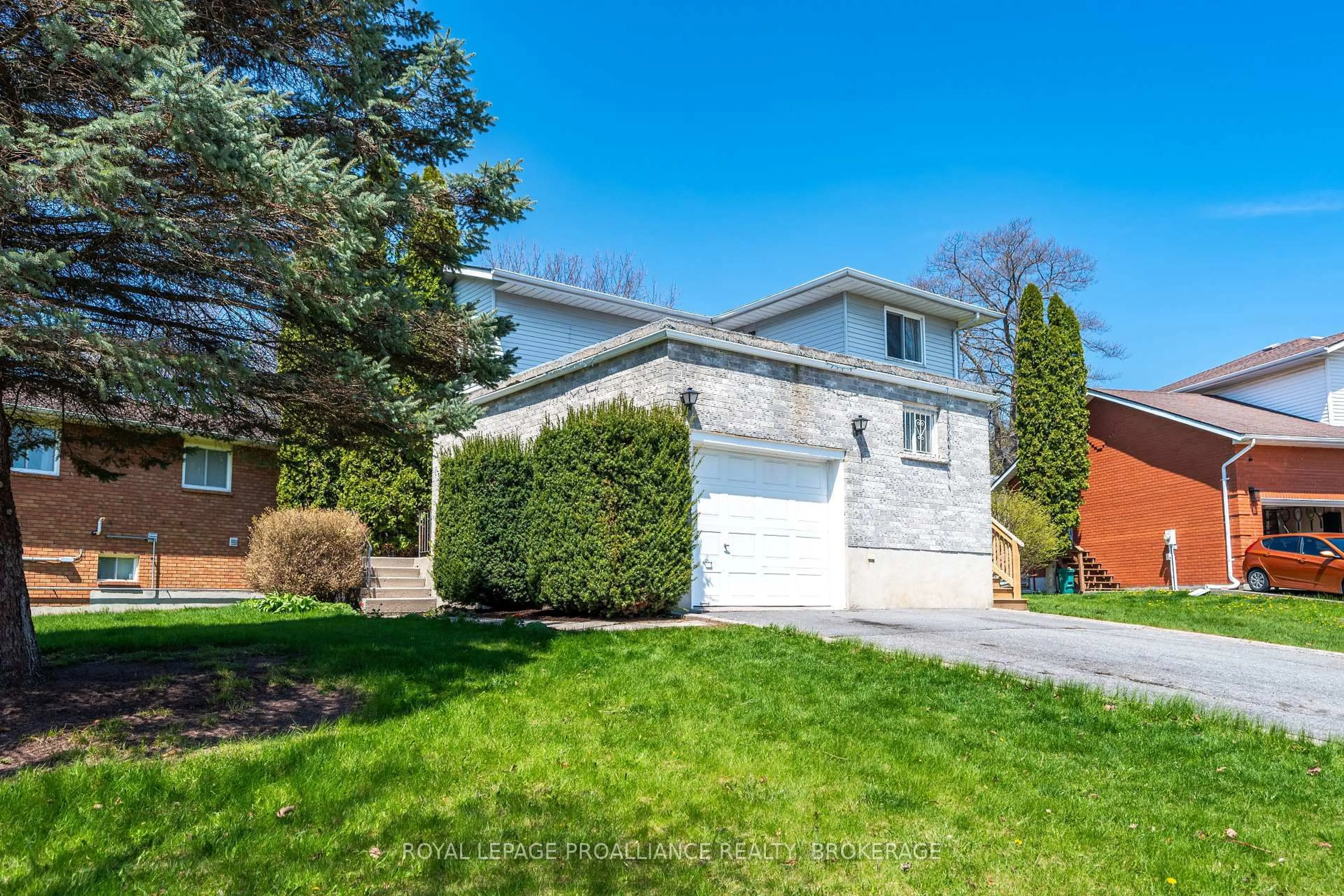 Home with vinyl exterior material, street for 139 Dauphin Ave, Kingston Ontario K7K 6W3