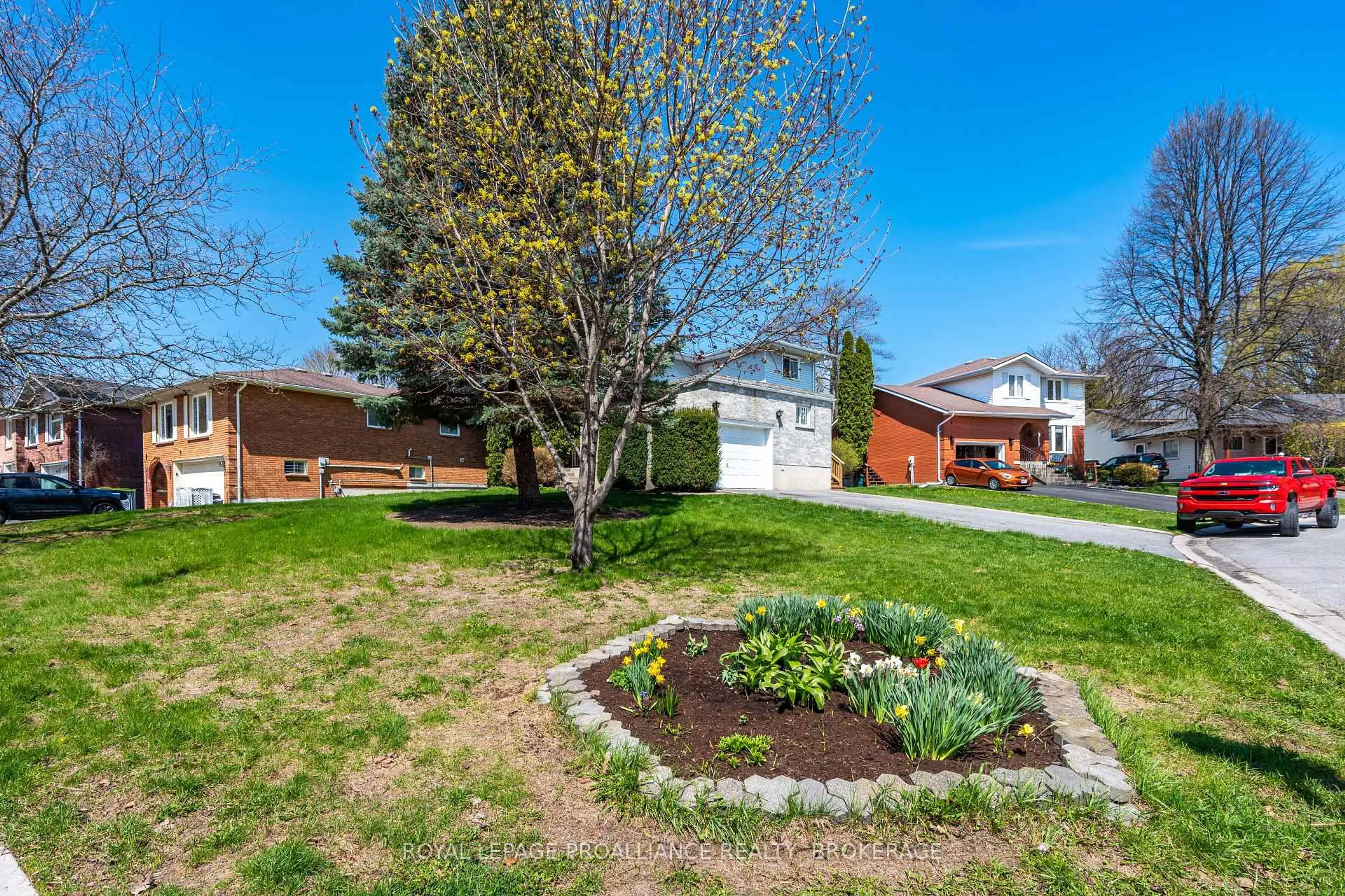 Patio, street for 139 Dauphin Ave, Kingston Ontario K7K 6W3