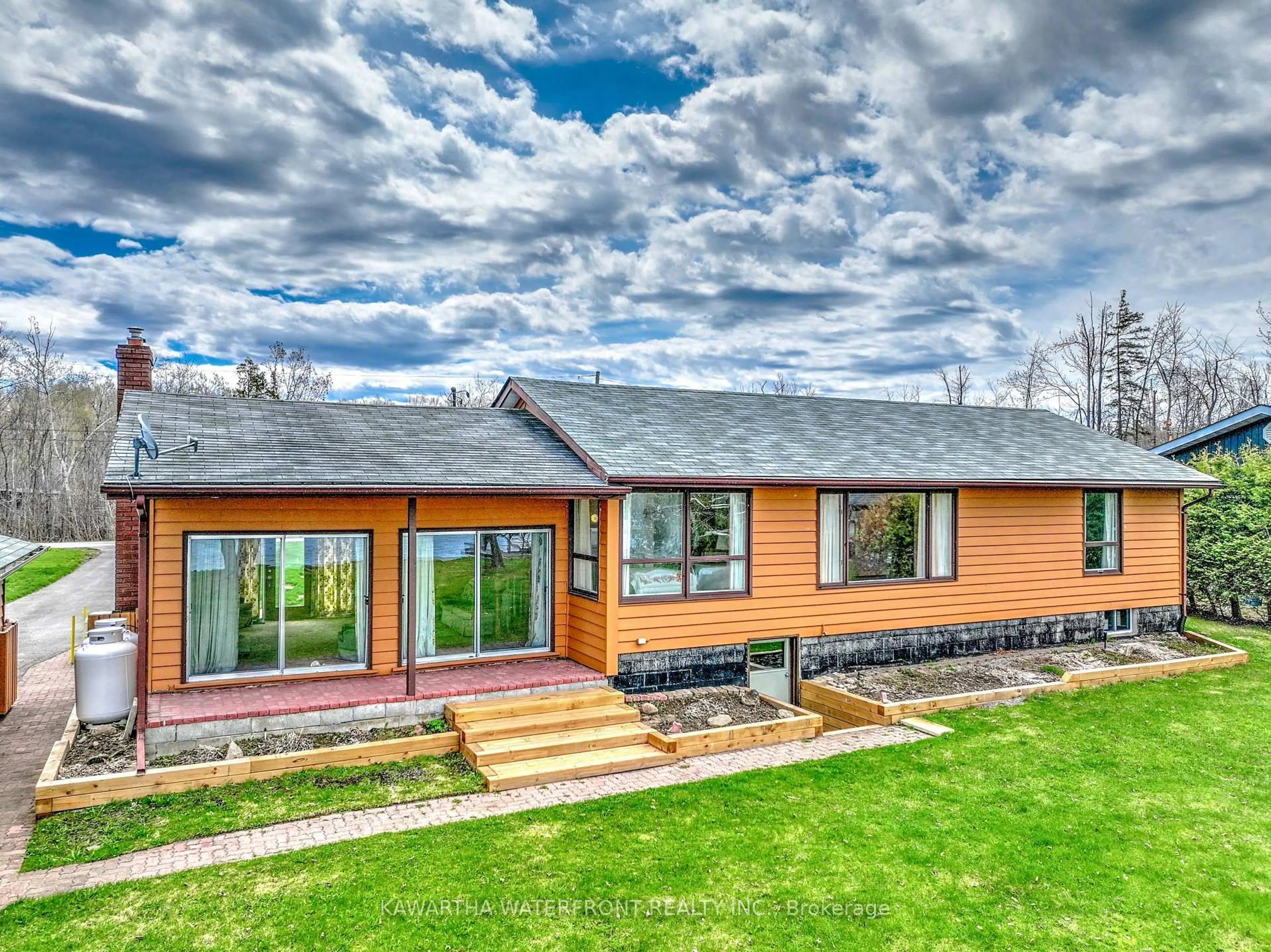 Home with vinyl exterior material, mountain view for 7 Reid's Rd, Kawartha Lakes Ontario K0M 1L0