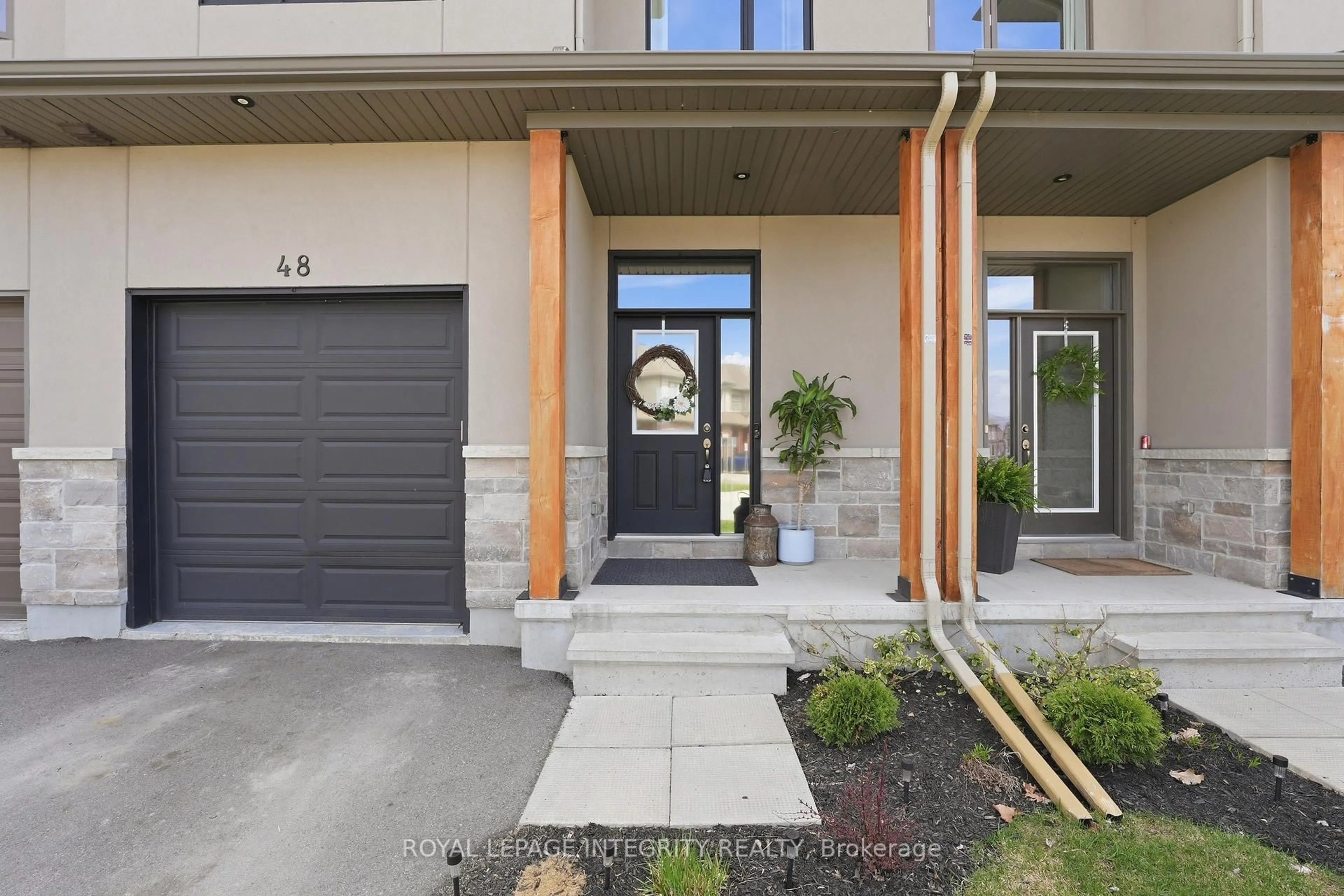 Indoor entryway for 48 Code Cres, Carleton Place Ontario K7C 0A4