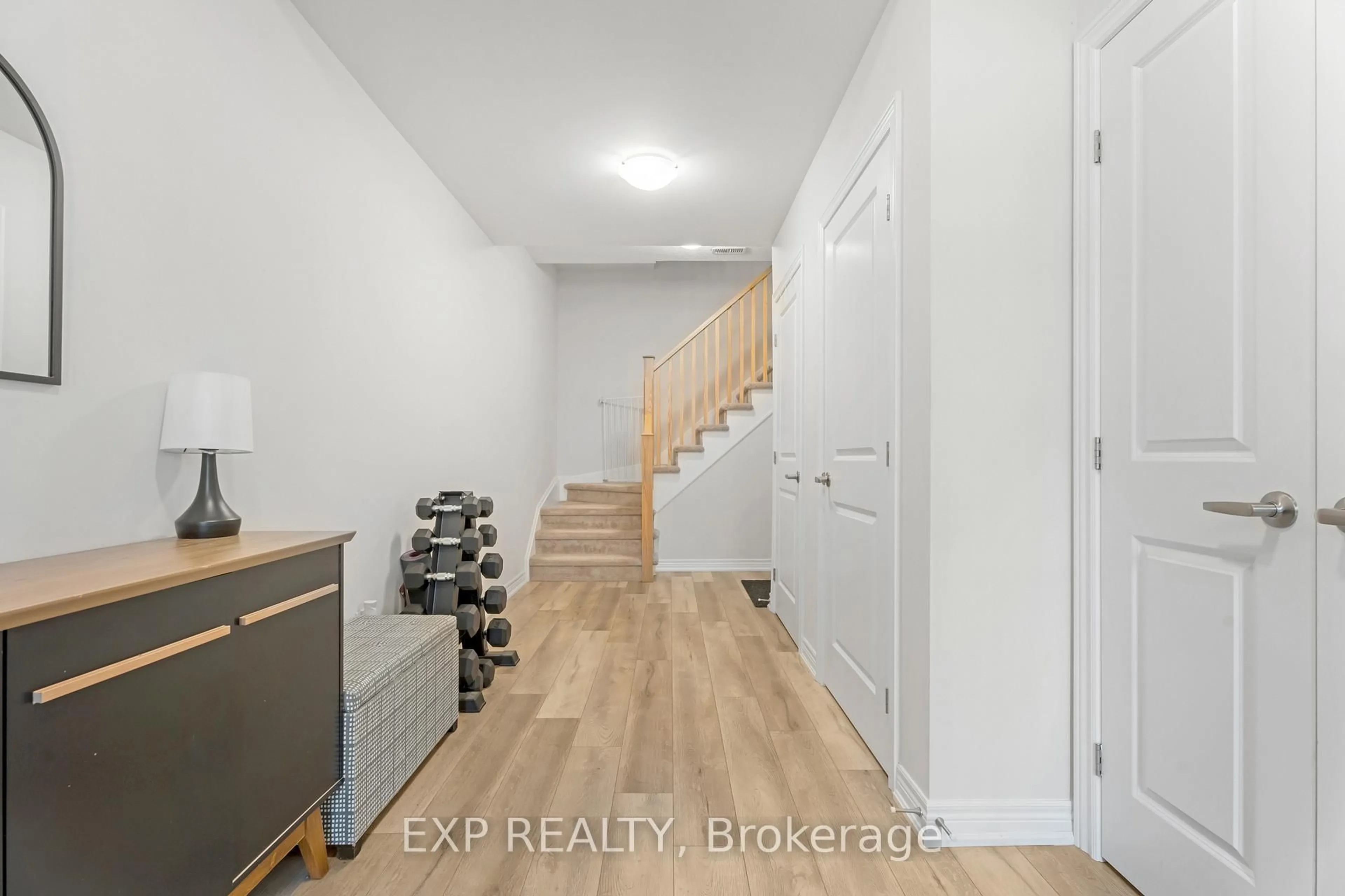 Indoor entryway for 27 Rachel Dr #41, Hamilton Ontario L8E 0K6