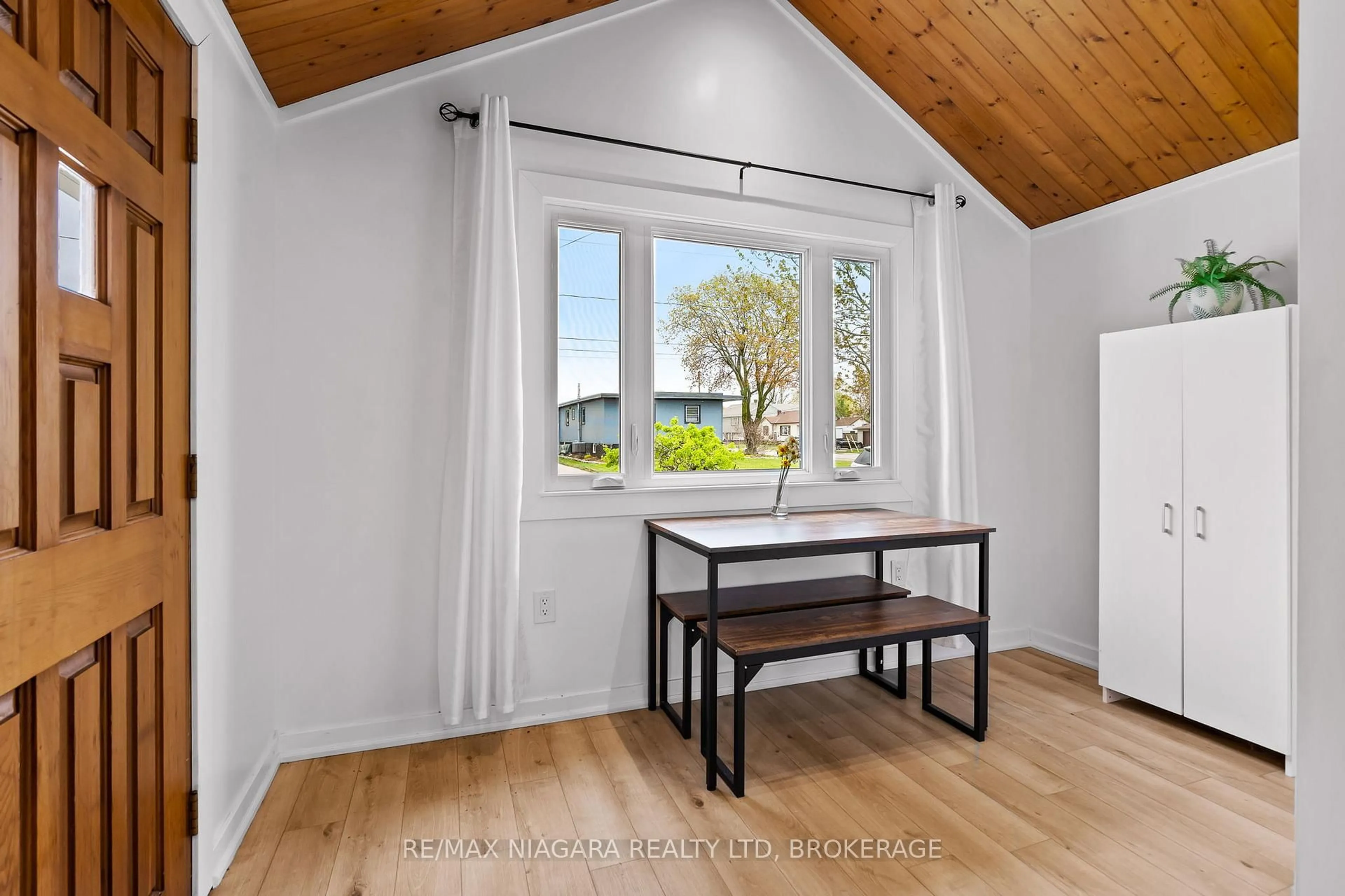 A pic of a room for 656 Steele St, Port Colborne Ontario L3K 4Y9
