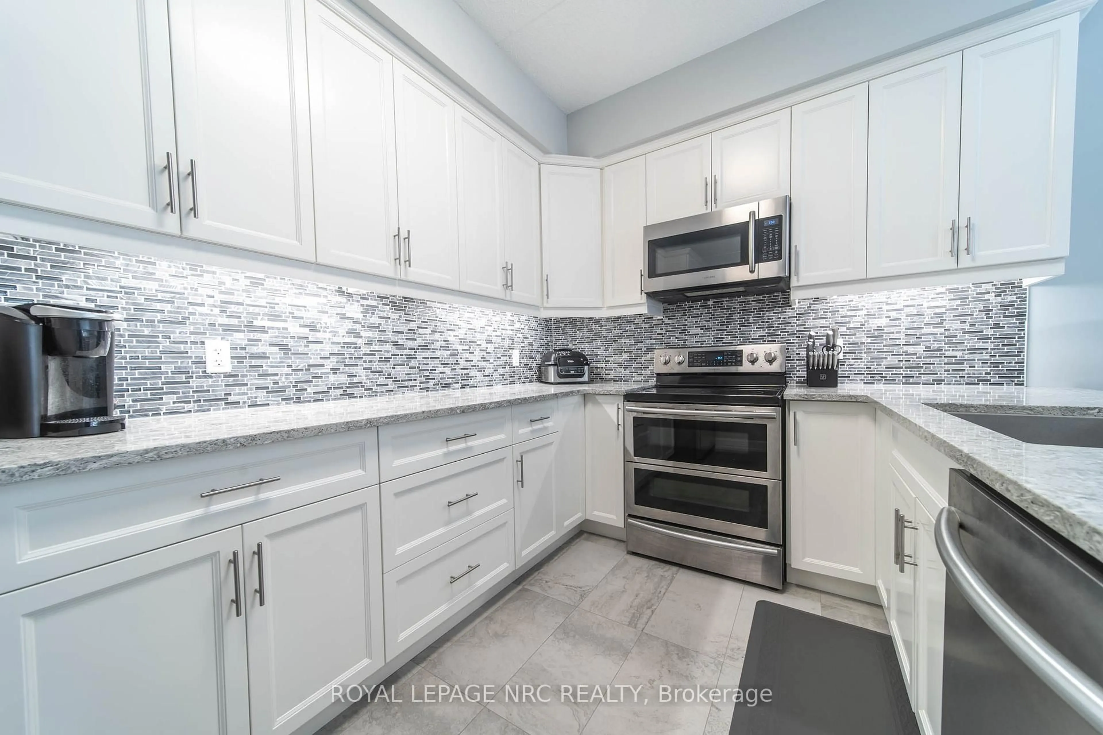 Unknown for 4644 Pettit Ave #102, Niagara Falls Ontario L2E 0B4