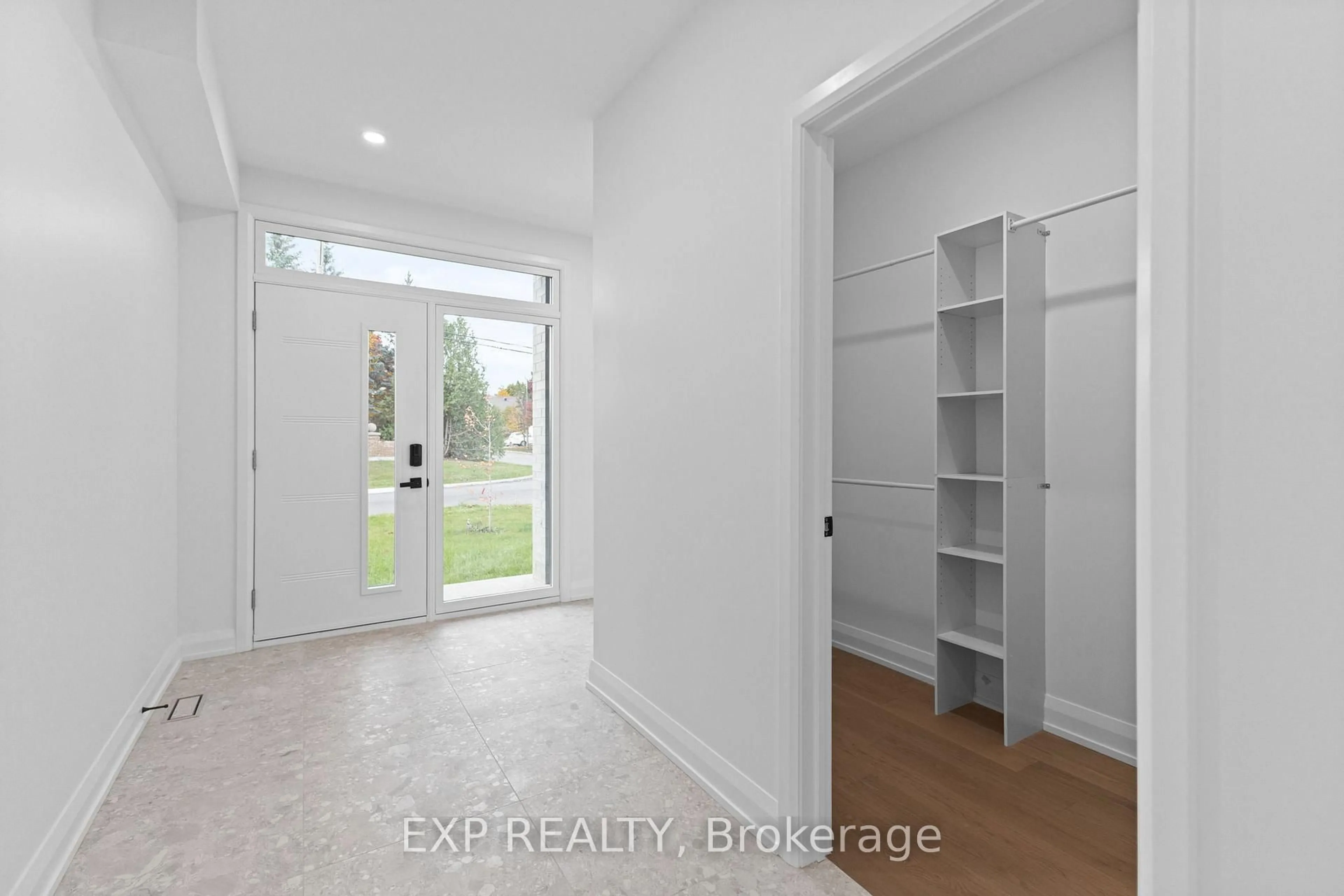 Indoor entryway for 6819 Notre Dame St, Orleans Ontario K1C 1H4