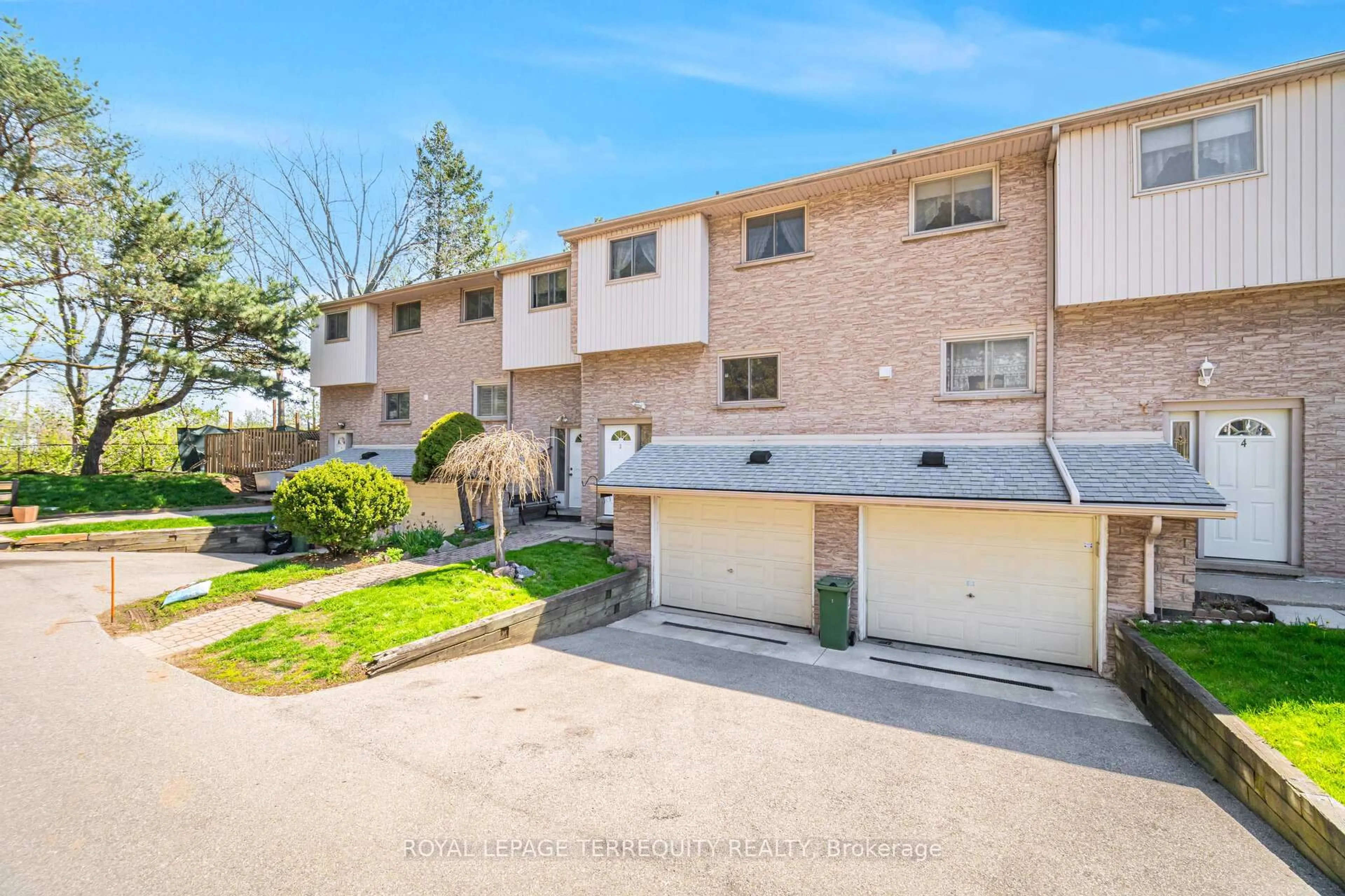 A pic from outside/outdoor area/front of a property/back of a property/a pic from drone, street for 325 Mary St #3, Hamilton Ontario L8L 8A2