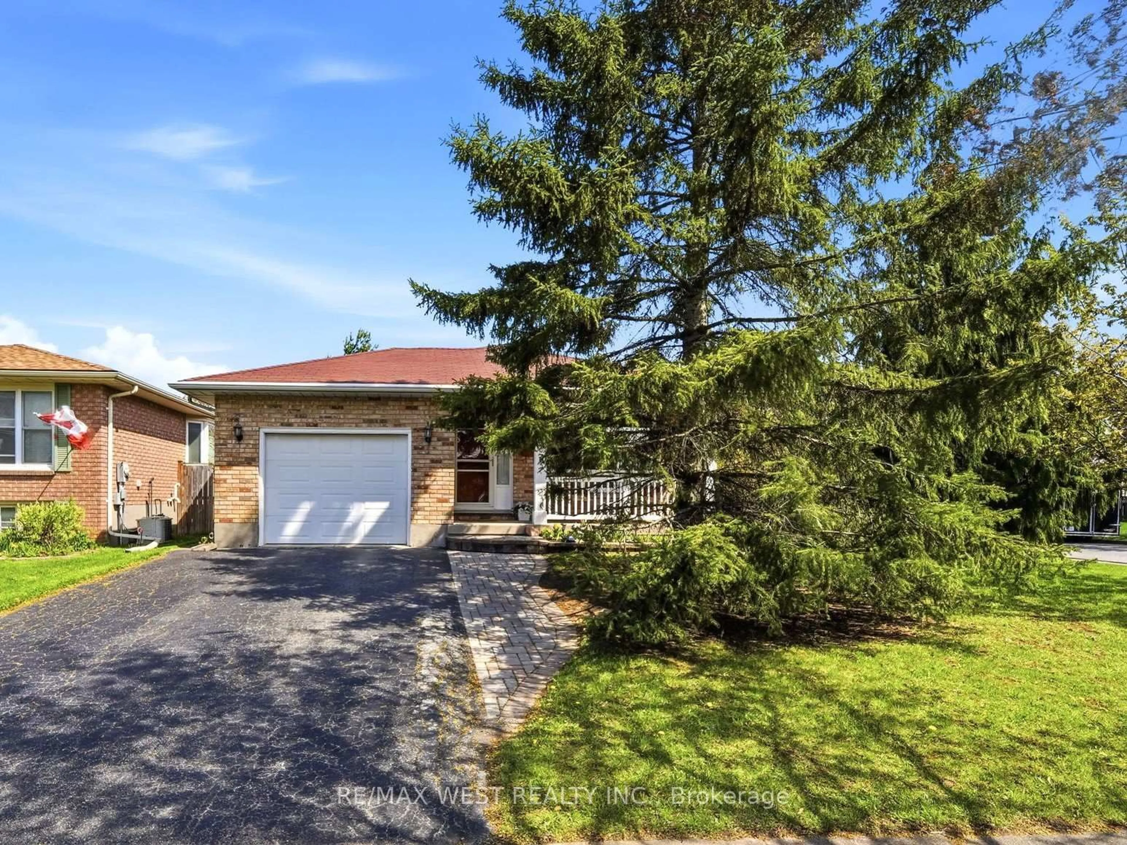 Home with brick exterior material, street for 7917 Ethel St, Niagara Falls Ontario L2H 2Z8