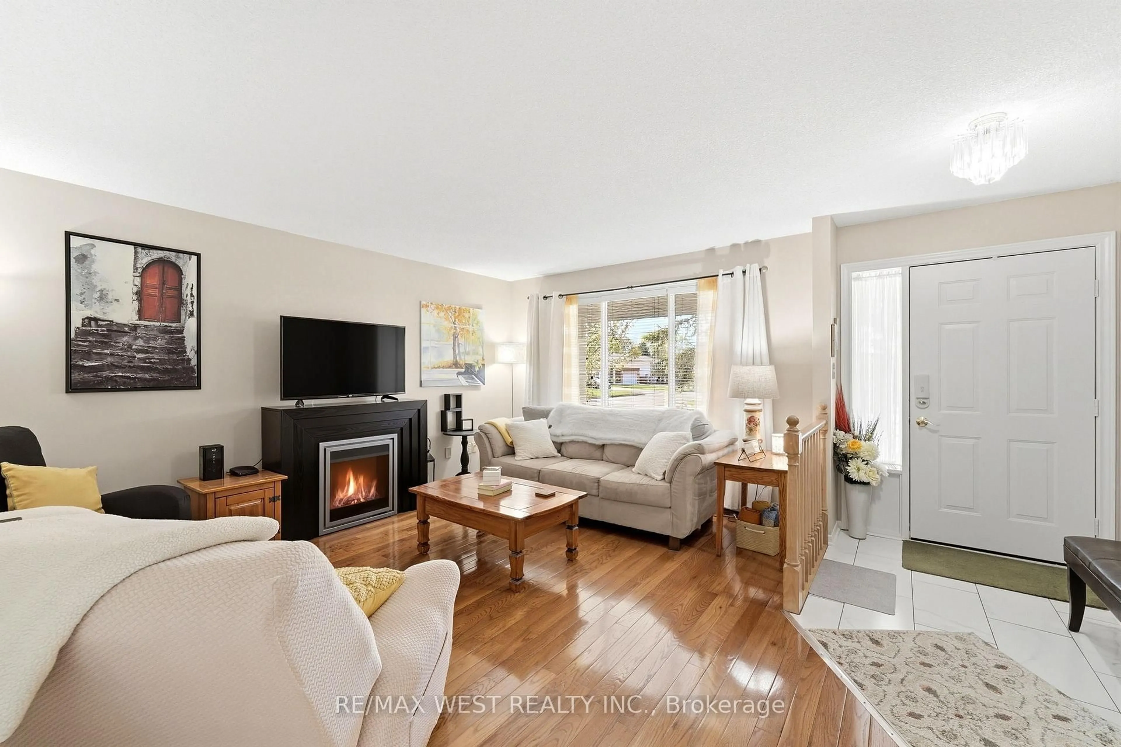 Living room with furniture, wood/laminate floor for 7917 Ethel St, Niagara Falls Ontario L2H 2Z8