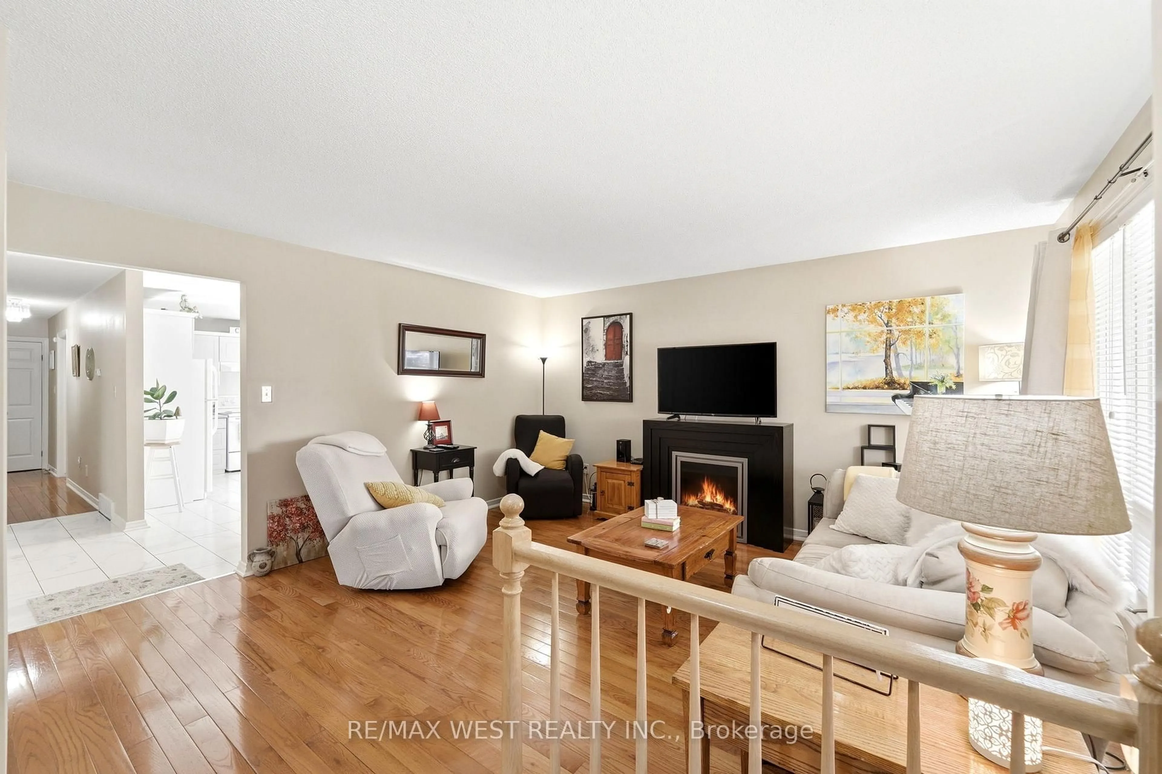 Living room with furniture, unknown for 7917 Ethel St, Niagara Falls Ontario L2H 2Z8