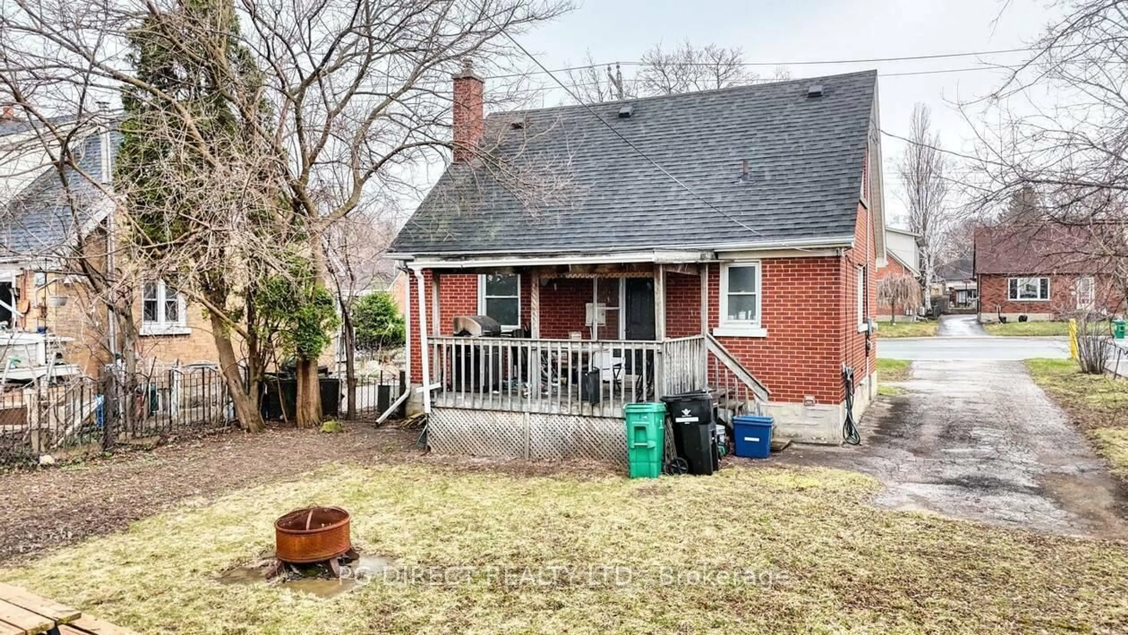 Home with brick exterior material, street for 36 Edna St, Kitchener Ontario N2H 2E3
