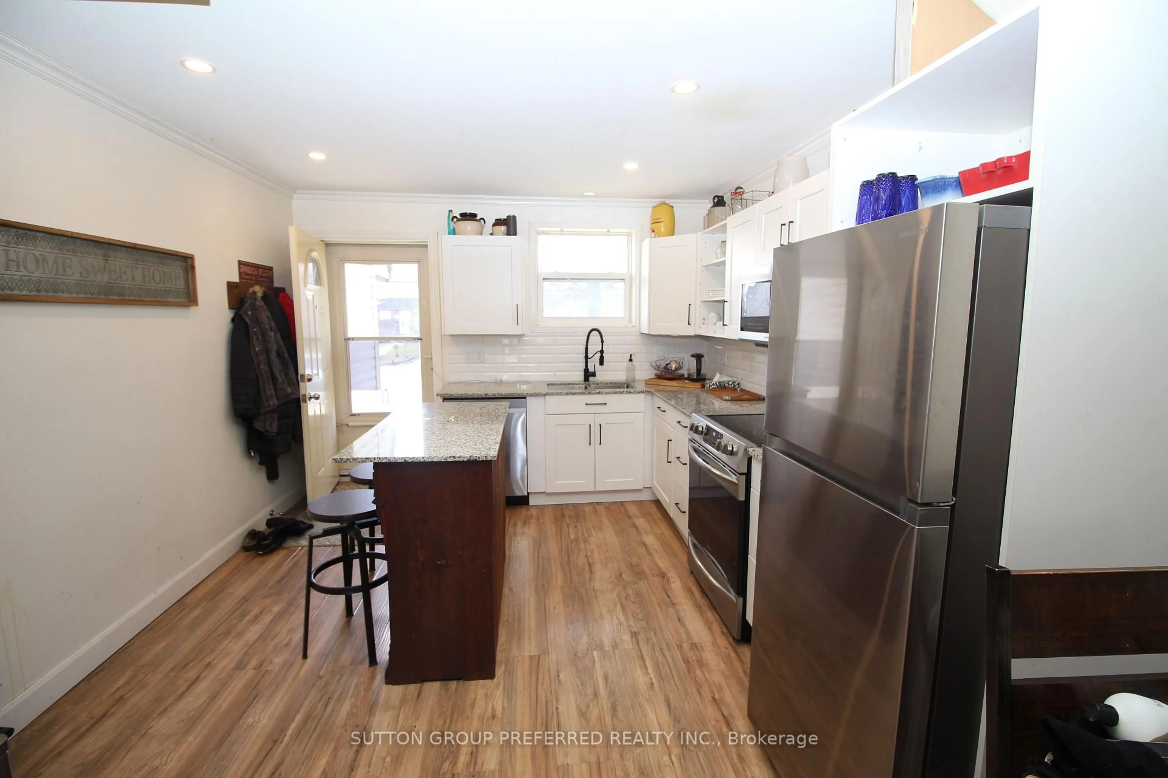 Standard kitchen, unknown for 1919 Trafalgar St #87, London East Ontario N5V 1A1
