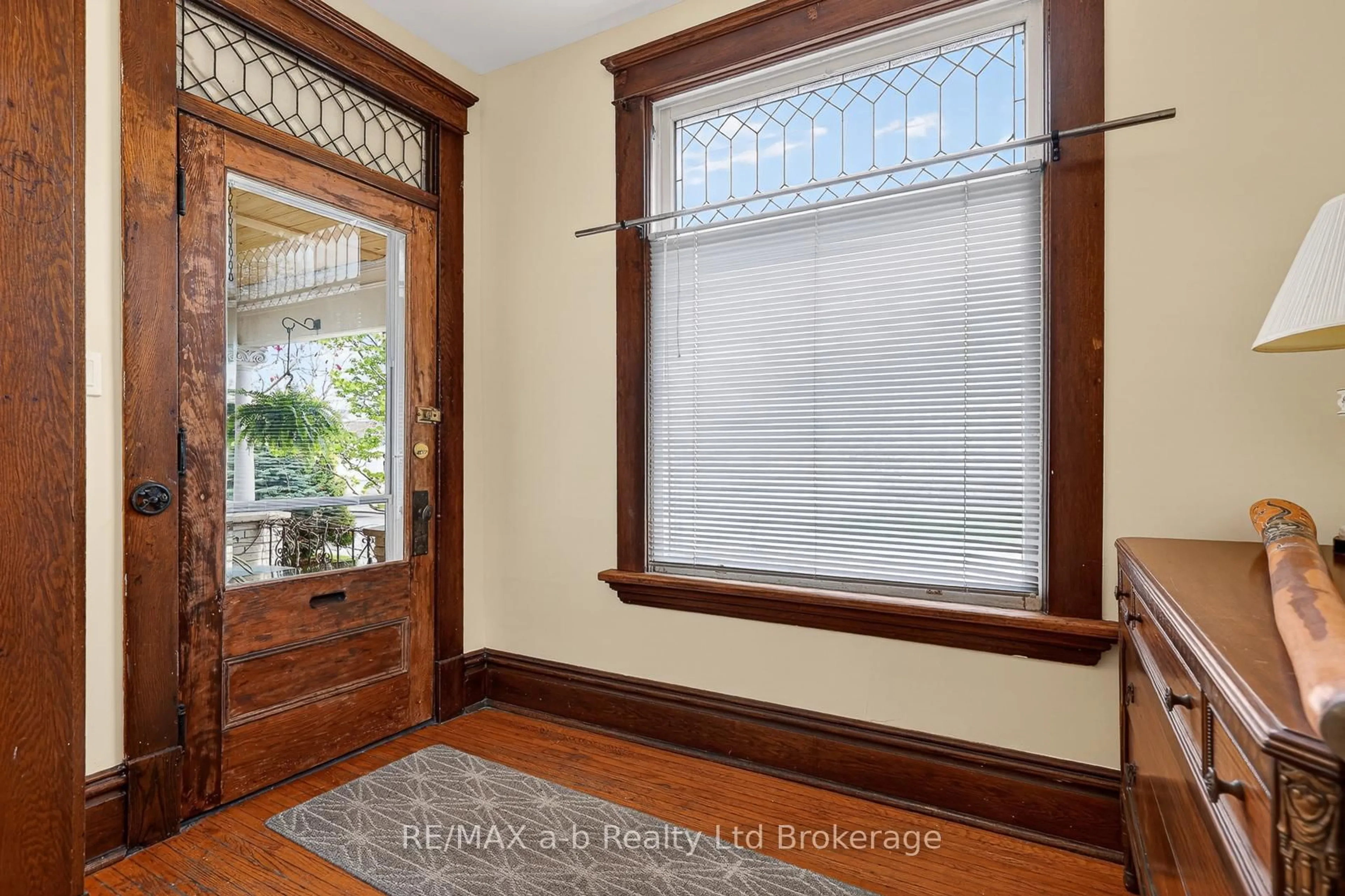 Indoor entryway for 507 Princess St, Woodstock Ontario N4S 4G8