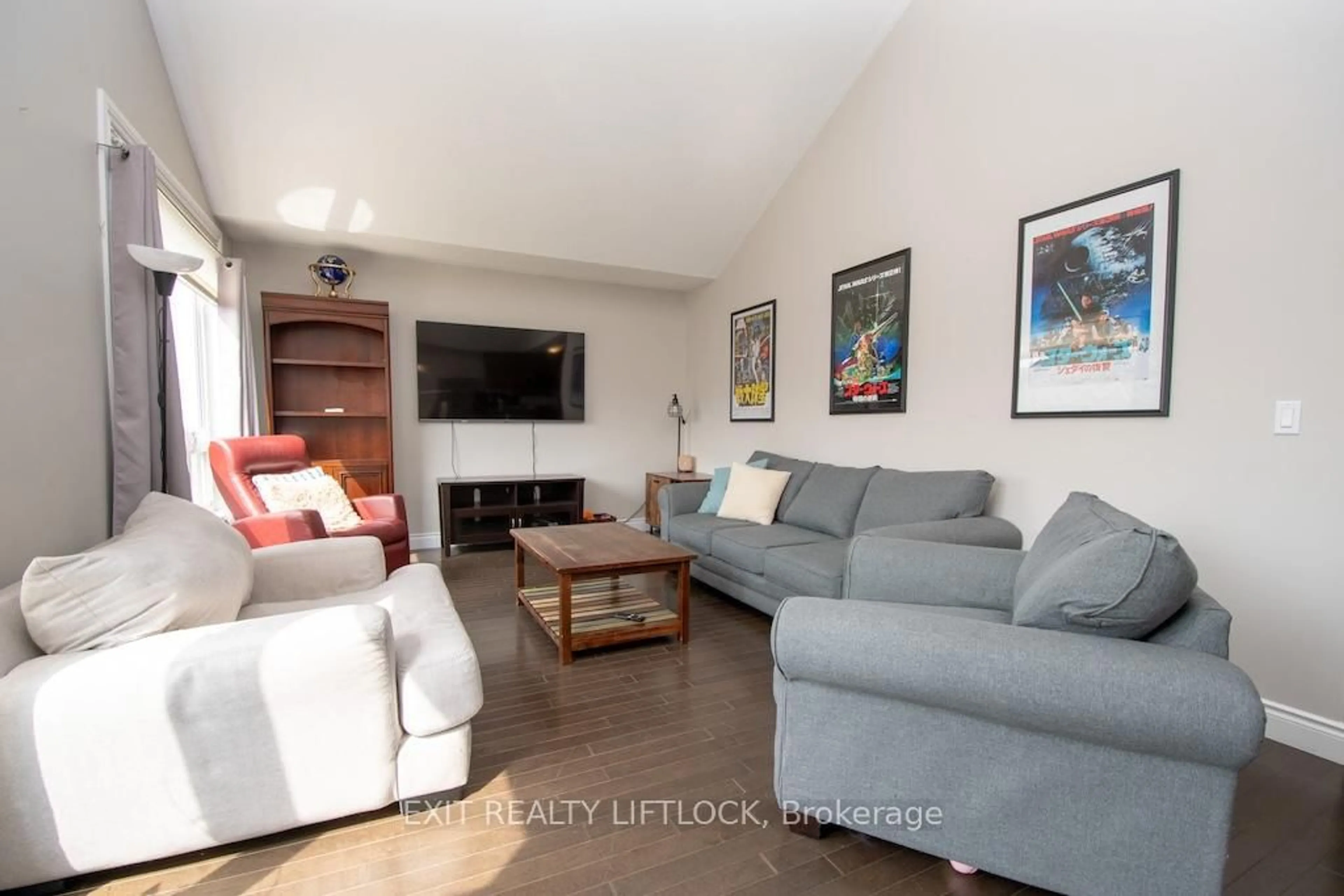 Living room with furniture, unknown for 2679 Foxmeadow Rd, Peterborough Ontario K9L 0A8