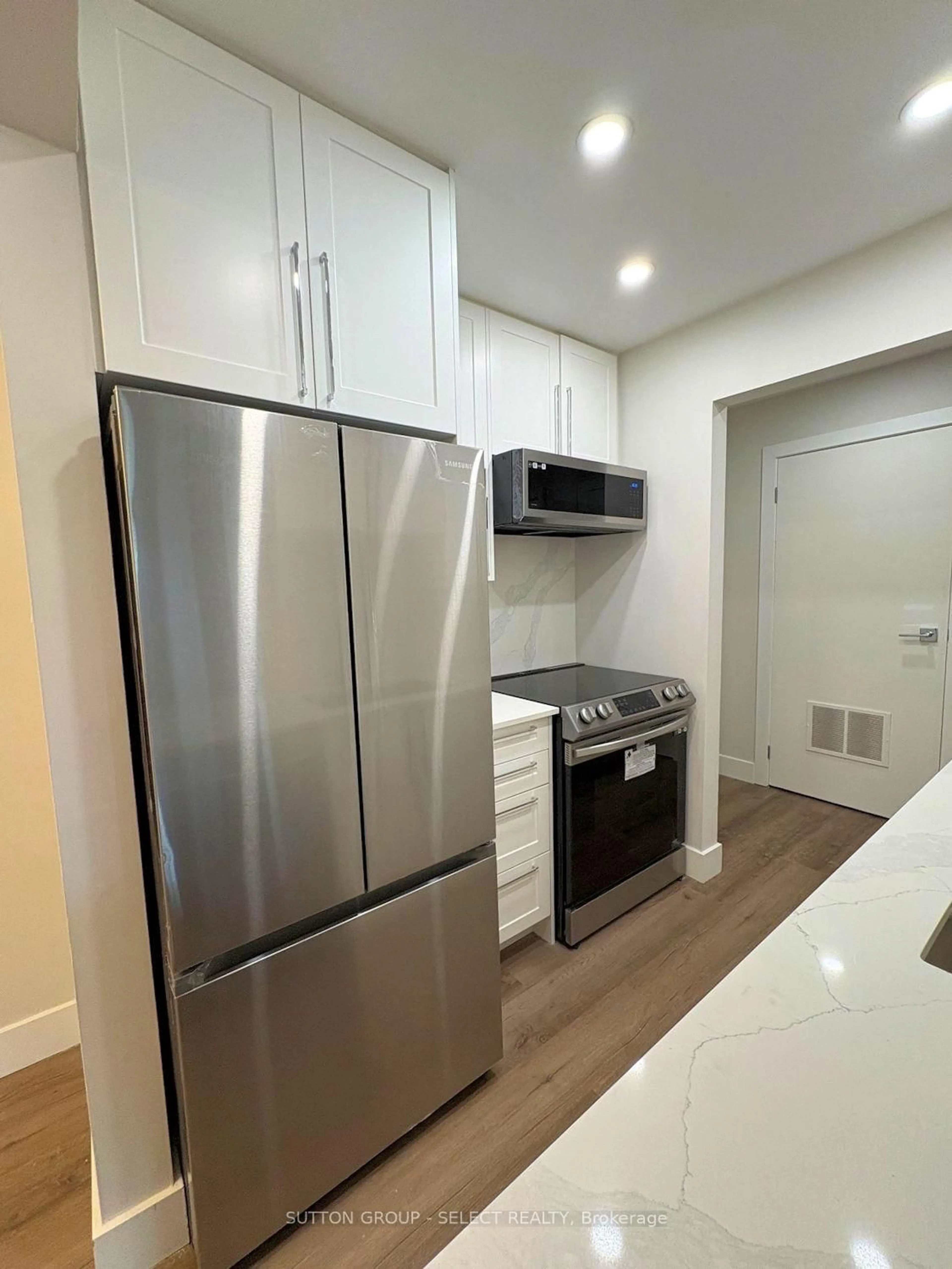 Standard kitchen, unknown for 2228 Trafalgar St #226, London East Ontario N5V 4J8