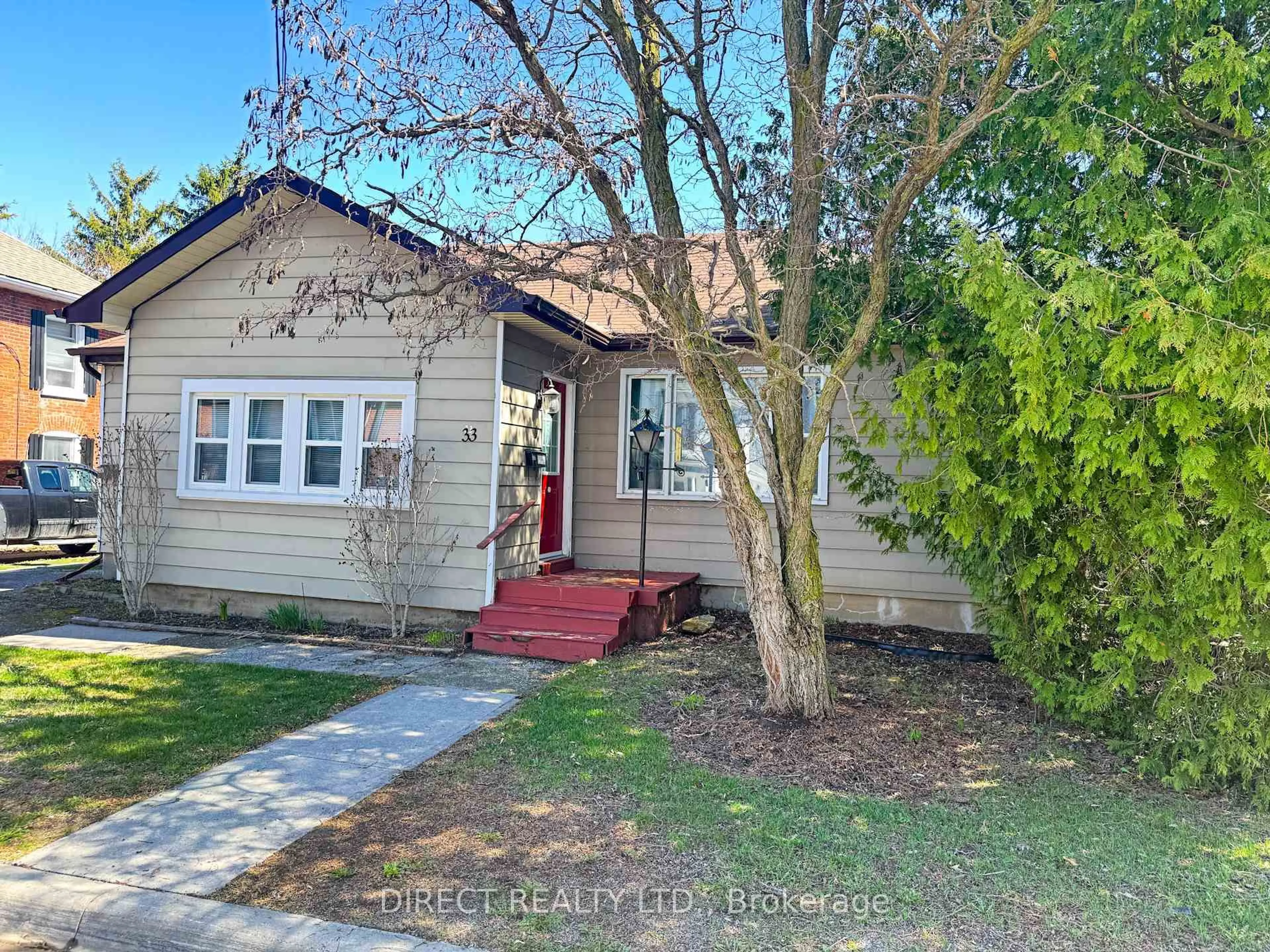 A pic from outside/outdoor area/front of a property/back of a property/a pic from drone, street for 33 Sinclair St, Belleville Ontario K8P 3S5