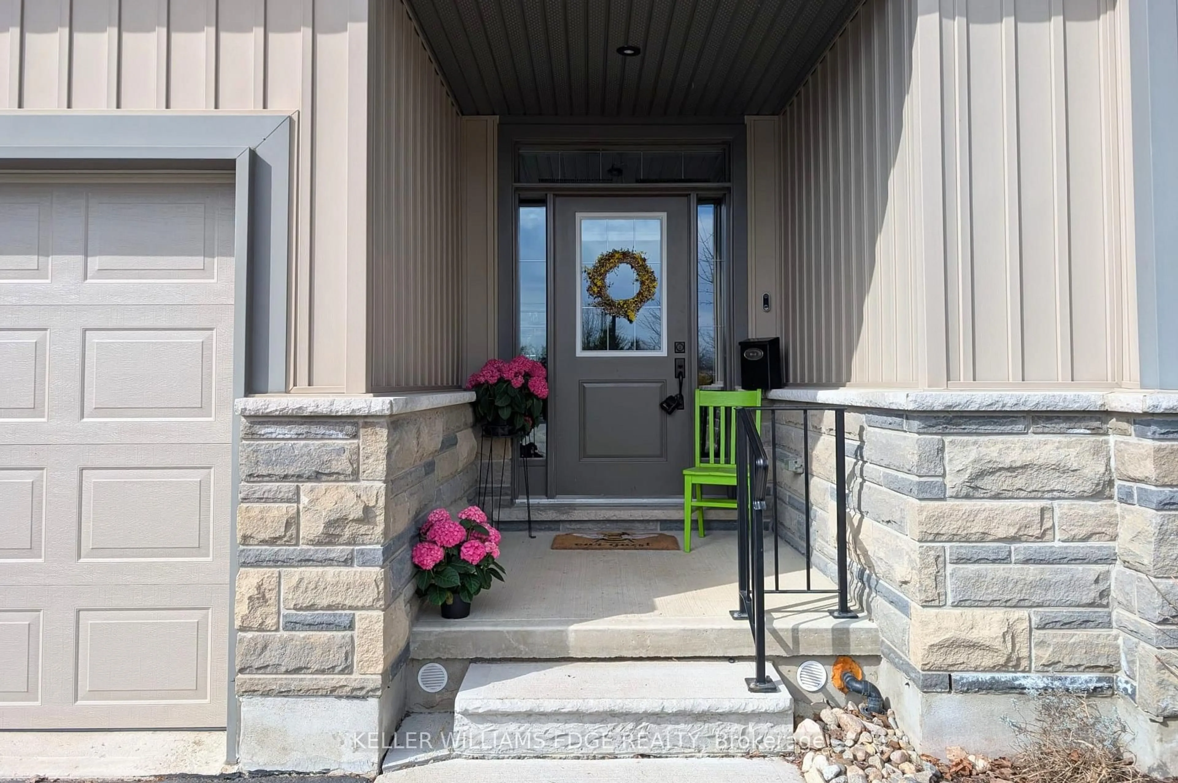 Indoor entryway for 250 Hostetler Rd #7, Wilmot Ontario N3A 0E4