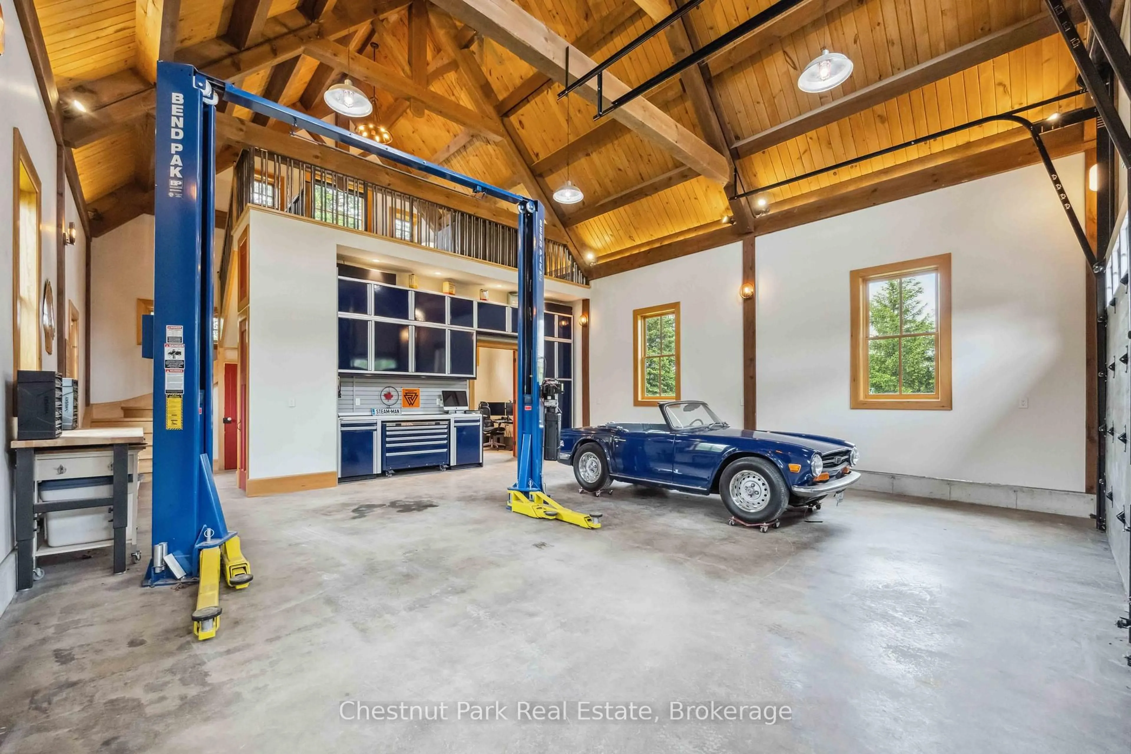 Indoor garage for 553763 Road 55, Grey Highlands Ontario N0C 1J0