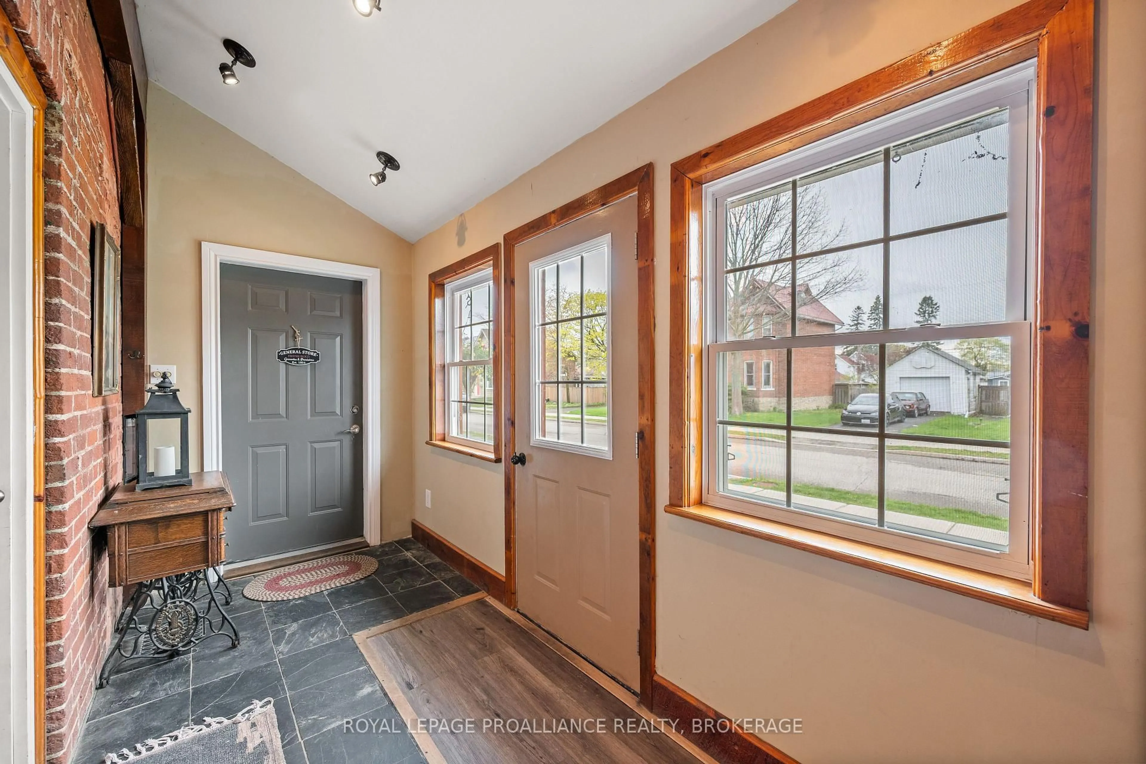 Indoor entryway for 277 Brock St, Gananoque Ontario K7G 1K5