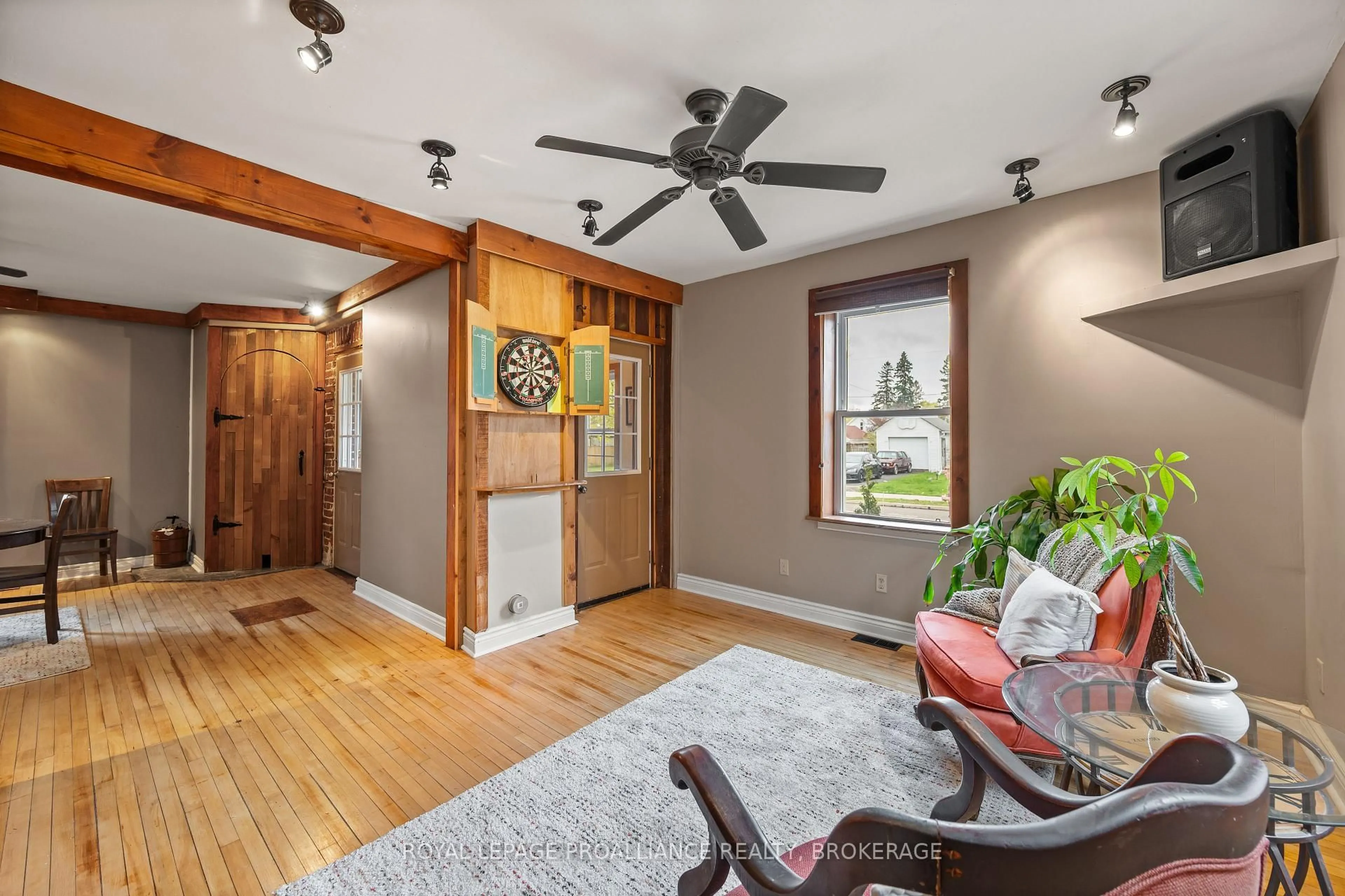 Unknown for 277 Brock St, Gananoque Ontario K7G 1K5