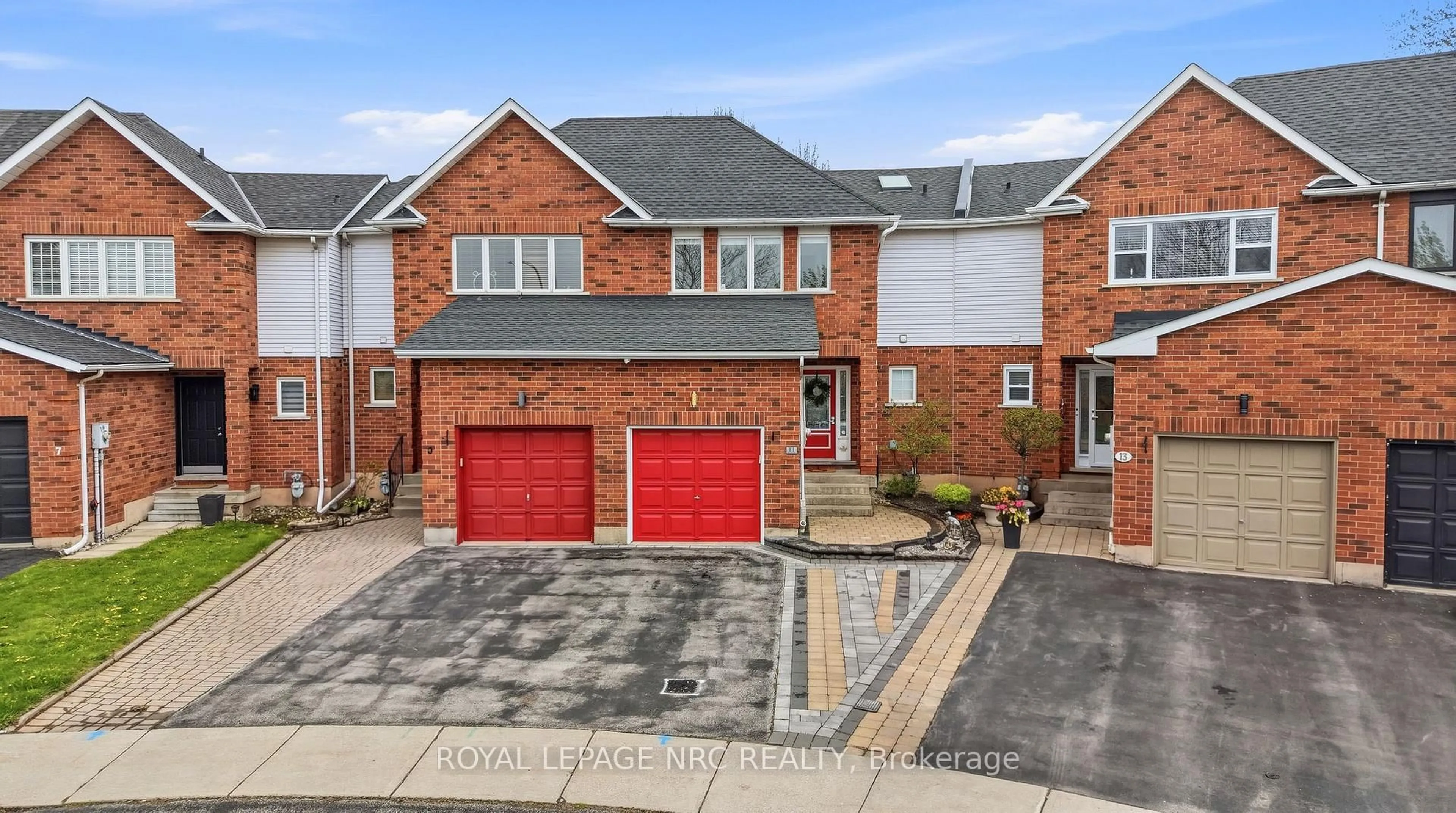 Home with brick exterior material, street for 11 Tomahawk Dr, Grimsby Ontario L3M 5G4