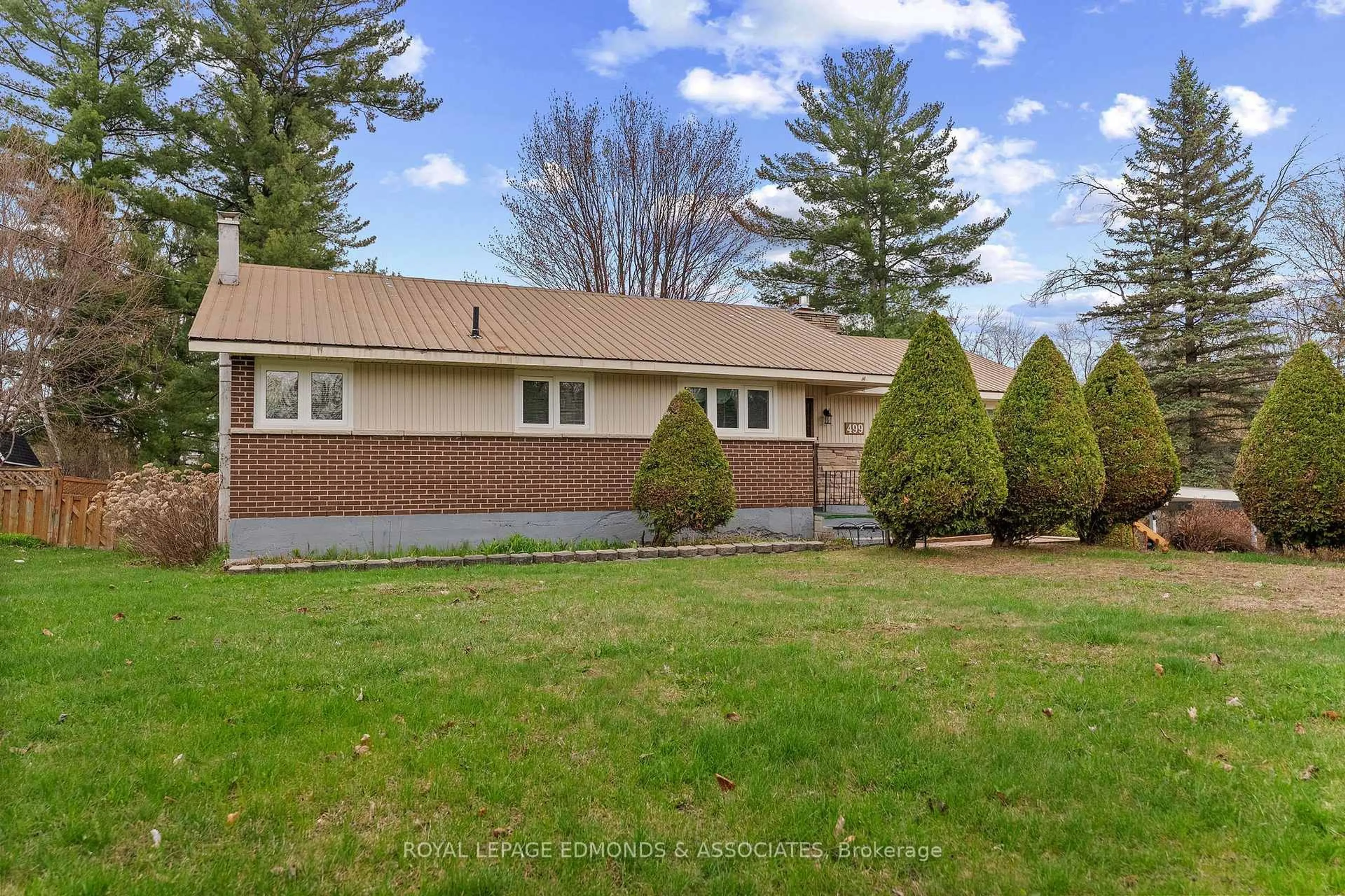 Home with vinyl exterior material, street for 499 Boundary Rd, Pembroke Ontario K8A 6L7