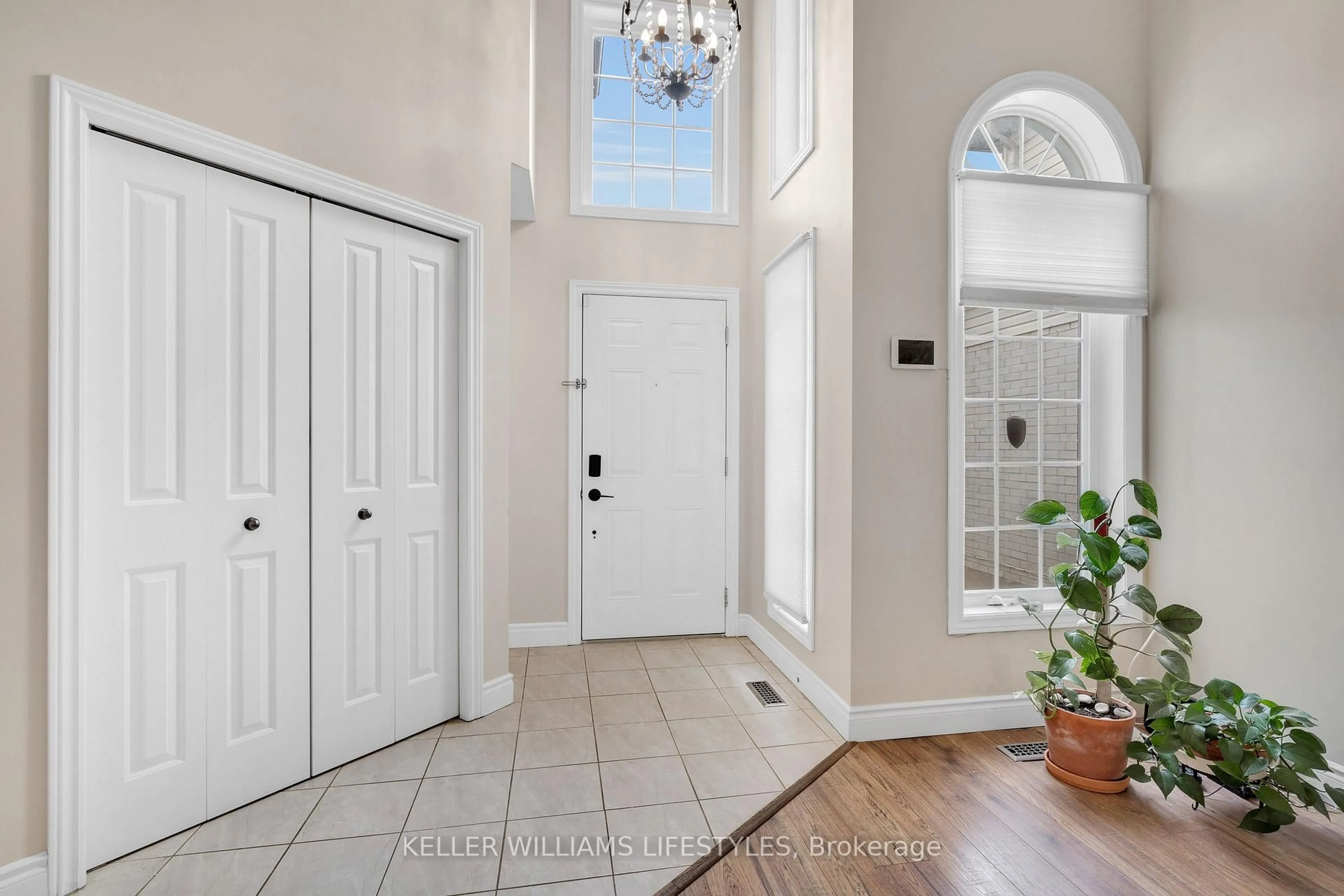 Indoor entryway for 3270 Singleton Ave #18, London South Ontario N6L 0E5