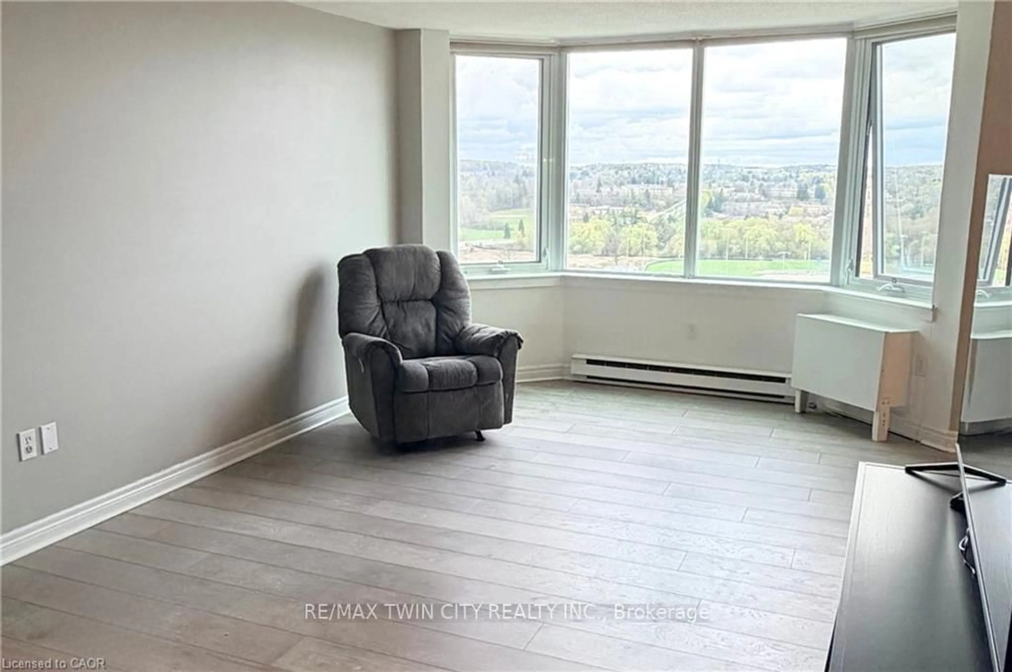 A pic of a room for 35 Green Valley Dr #1605, Kitchener Ontario N2P 2A5