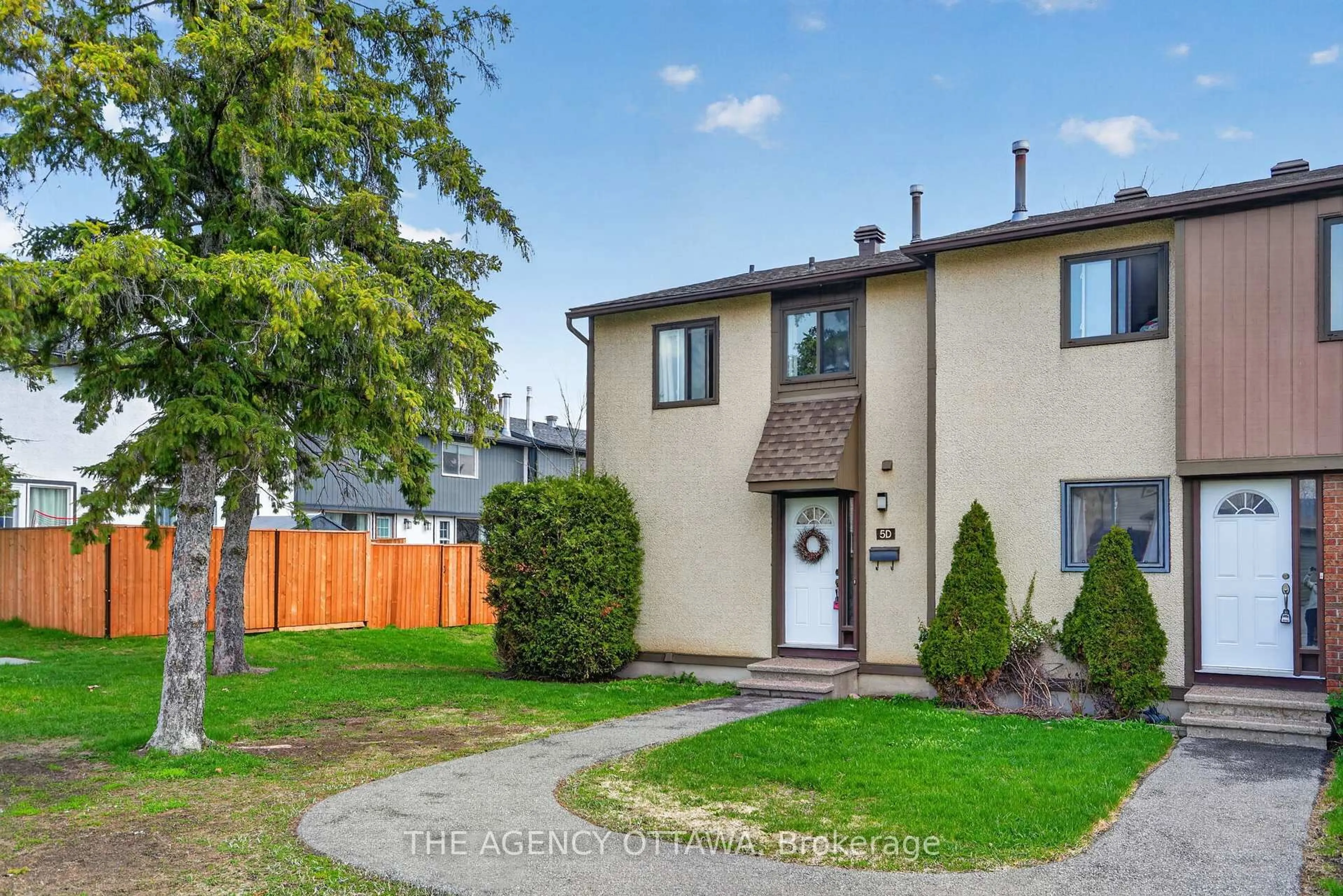 A pic from outside/outdoor area/front of a property/back of a property/a pic from drone, street for 5 Vanessa Terr #D, Ottawa Ontario K2J 1Y4
