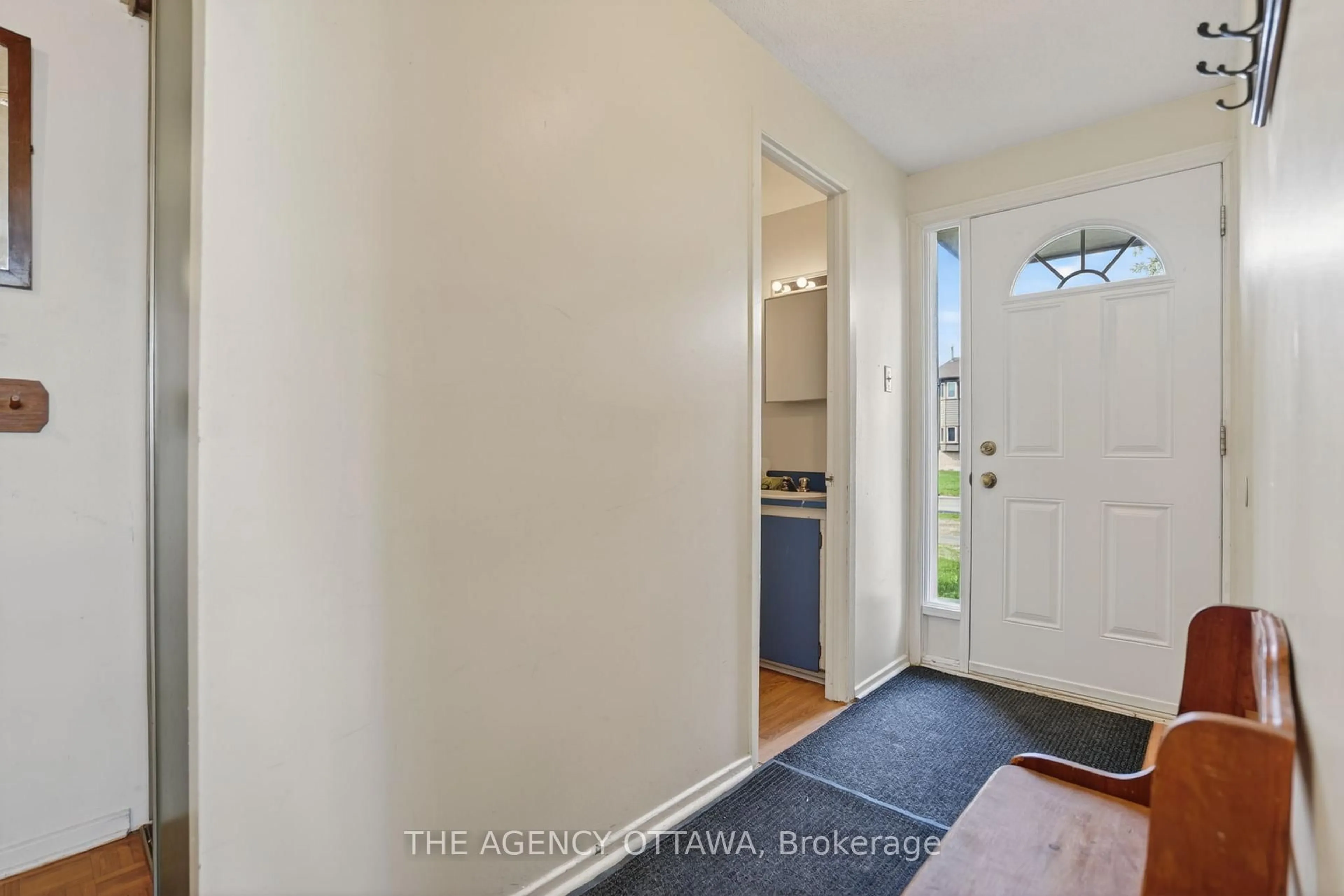 Indoor entryway for 5 Vanessa Terr #D, Ottawa Ontario K2J 1Y4