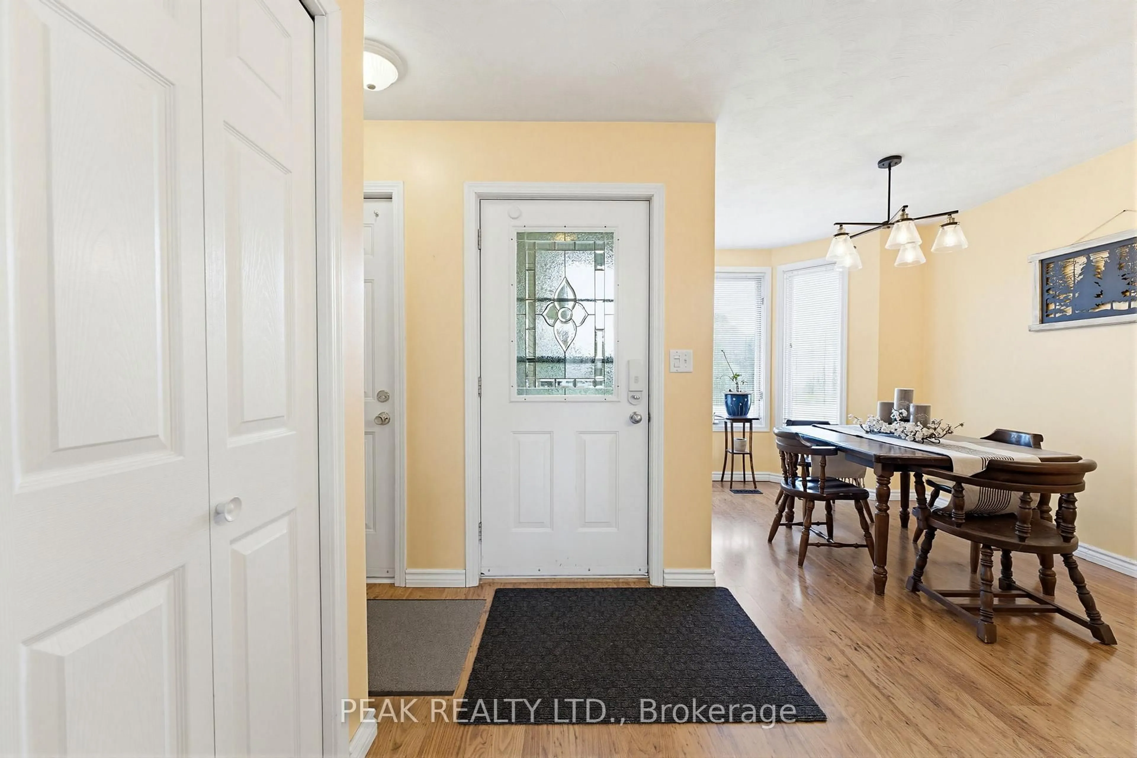Indoor entryway for 157 Whitlaw Way, Brant Ontario N3L 4C9