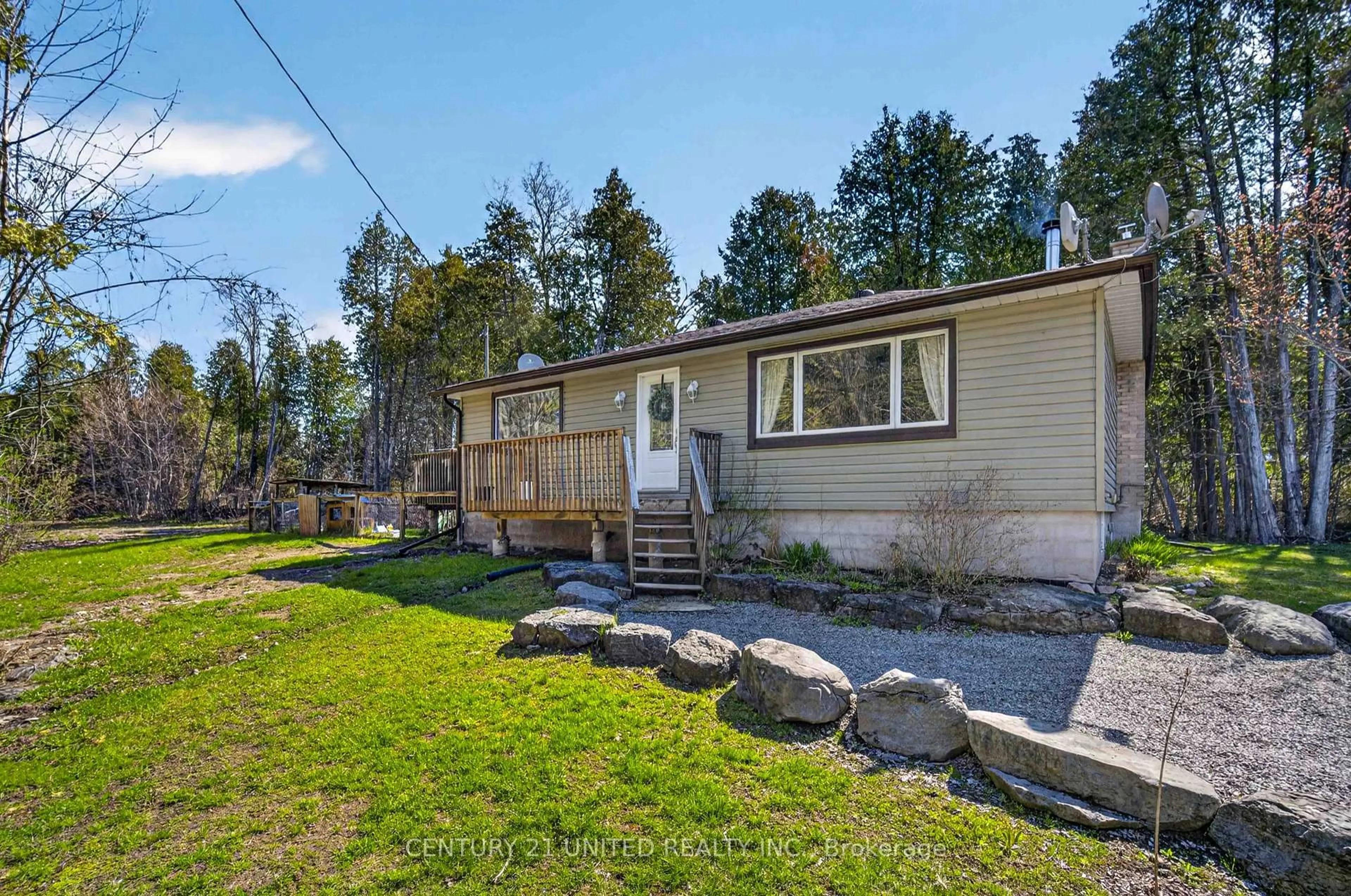 A pic from outside/outdoor area/front of a property/back of a property/a pic from drone, unknown for 2403 Upper Chemong Dr, Selwyn Ontario K0L 2H0
