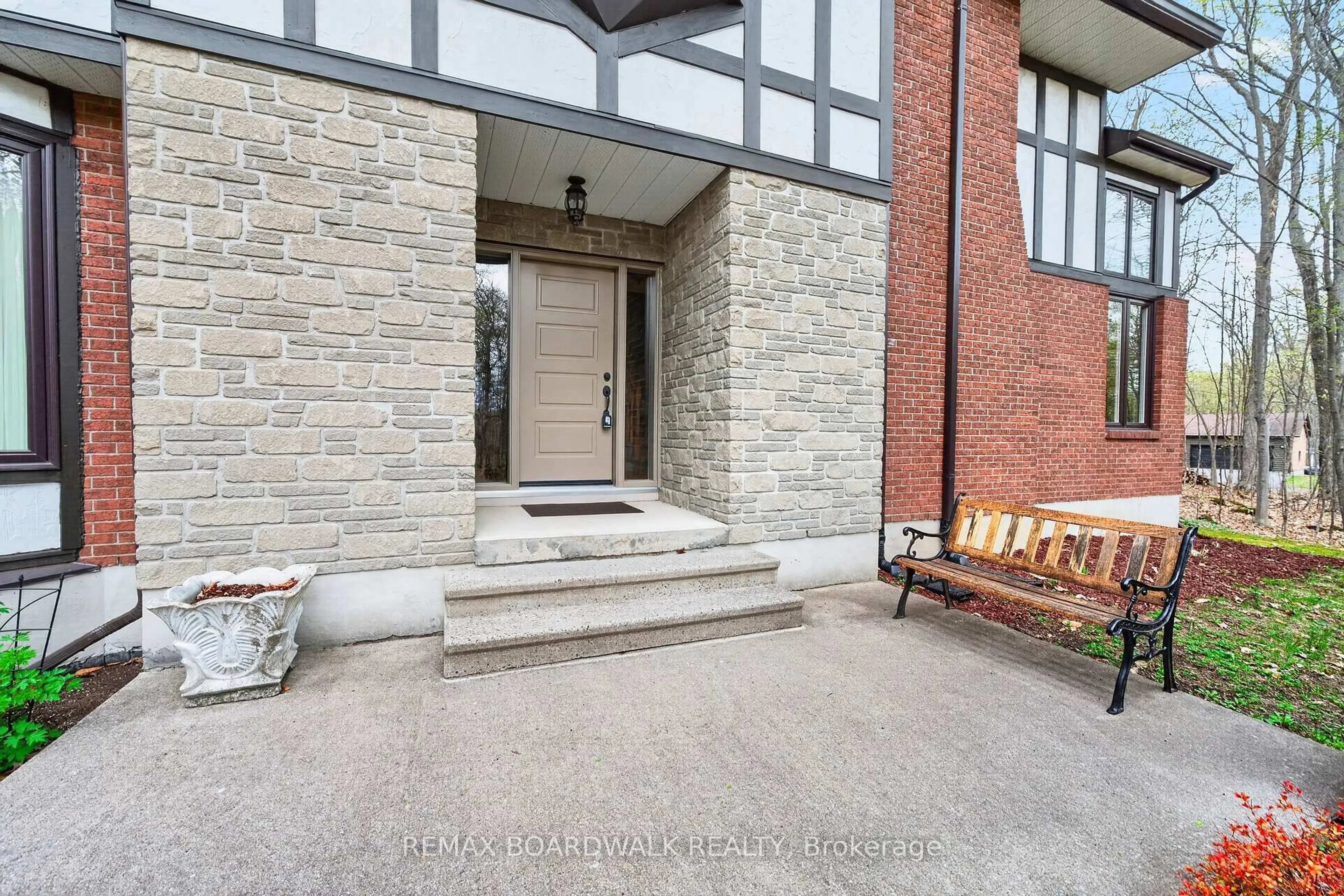 Unknown for 127 Margaret Anne Dr, Carp Ontario K0A 1L0