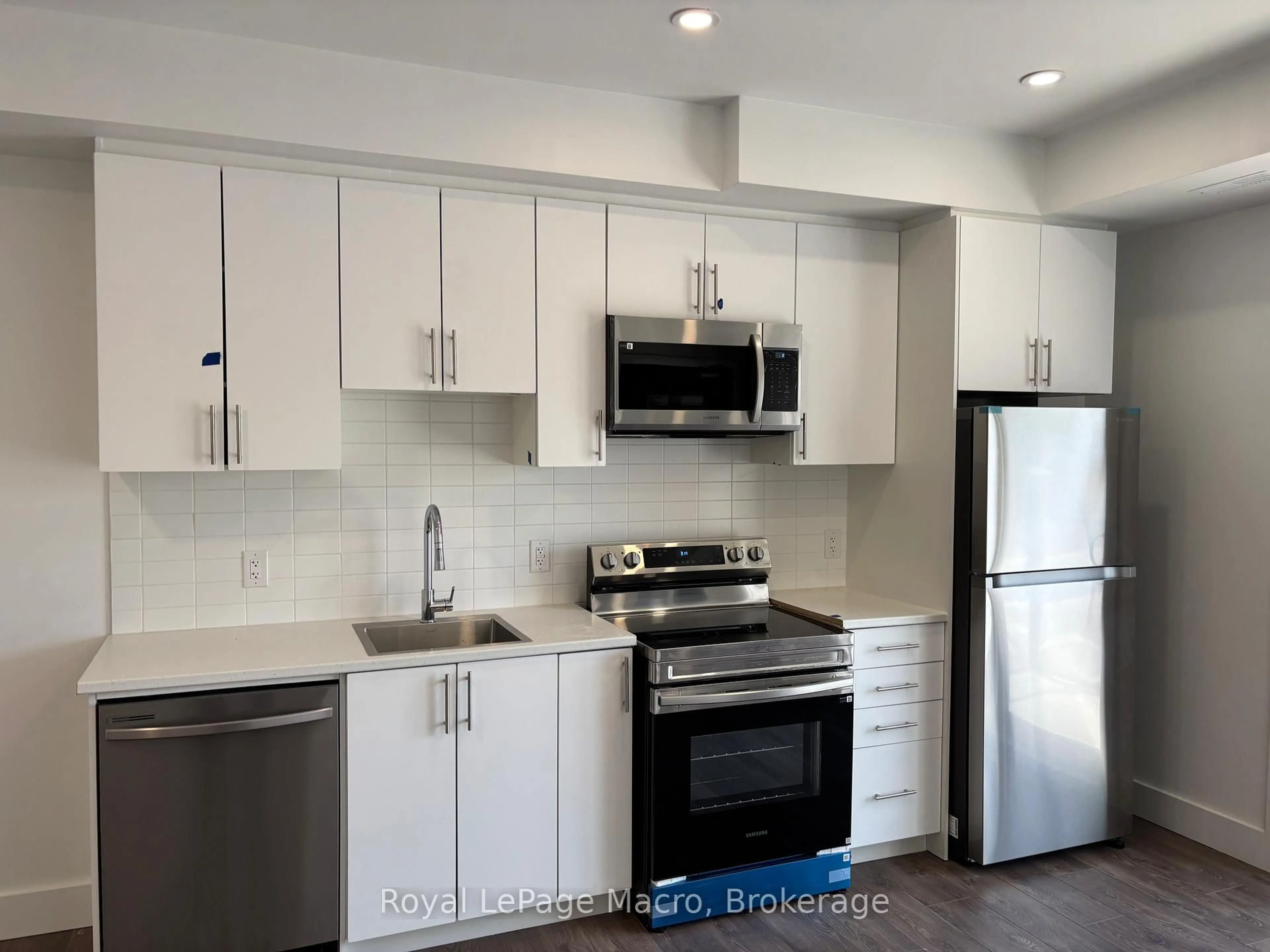 Standard kitchen, unknown for 120 Caithness St, Haldimand Ontario N3W 1C2
