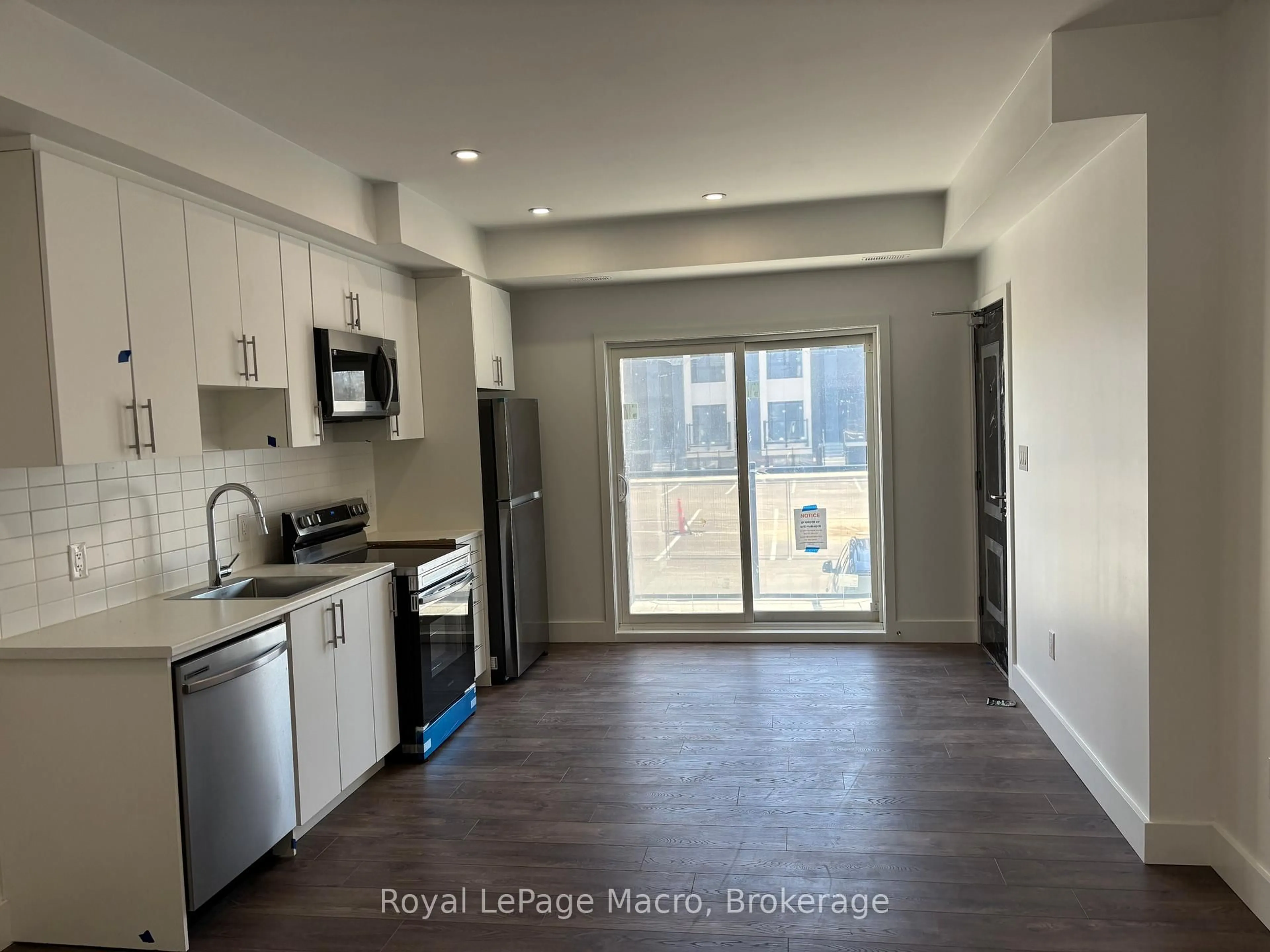 Open concept kitchen, wood/laminate floor for 120 Caithness St, Haldimand Ontario N3W 1C2