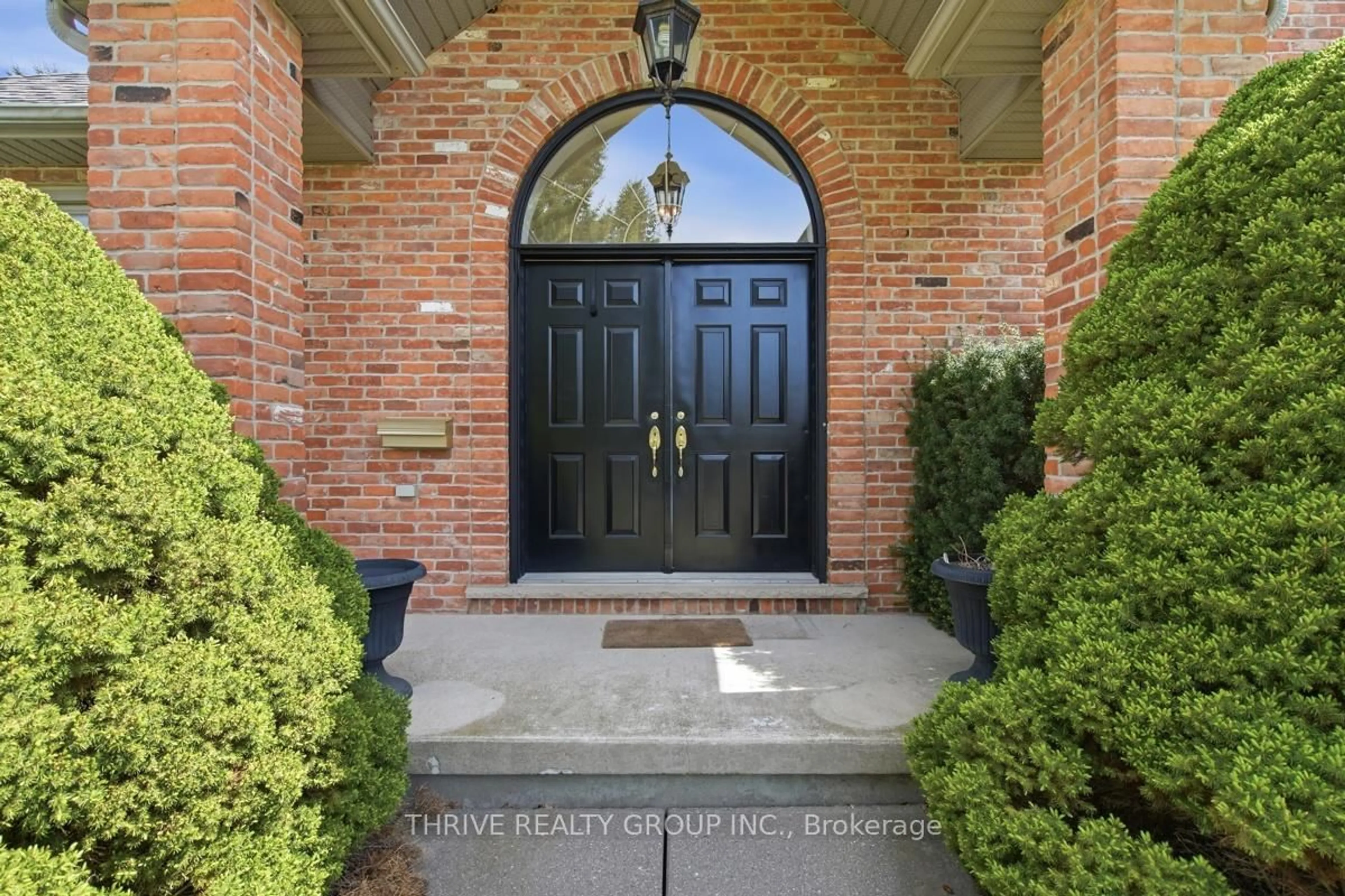 Indoor entryway for 52 WYNFIELD Lane, Middlesex Centre Ontario N6H 5L2