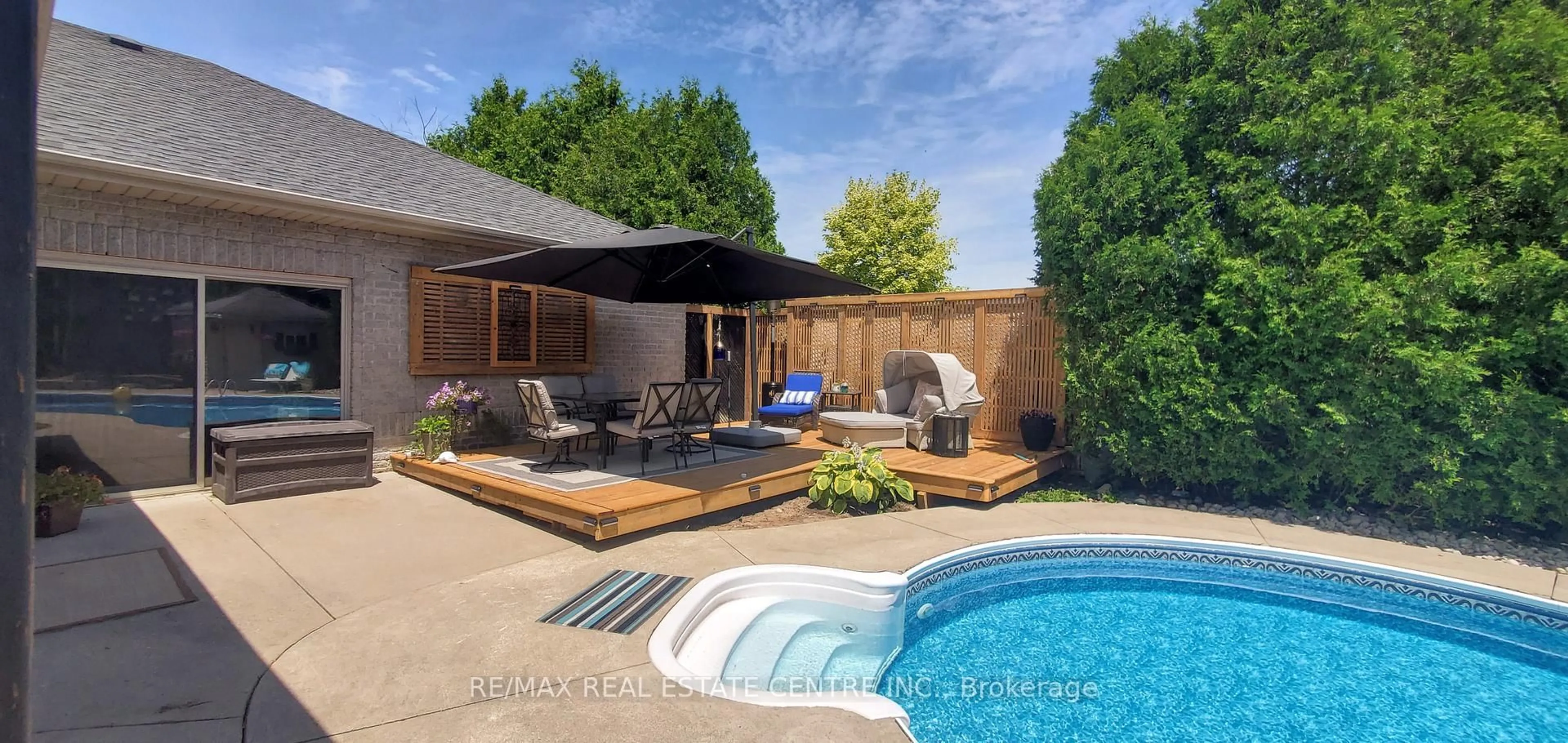Patio, water/lake/river/ocean view for 2 Irongate Dr, Brant Ontario N3L 4G4