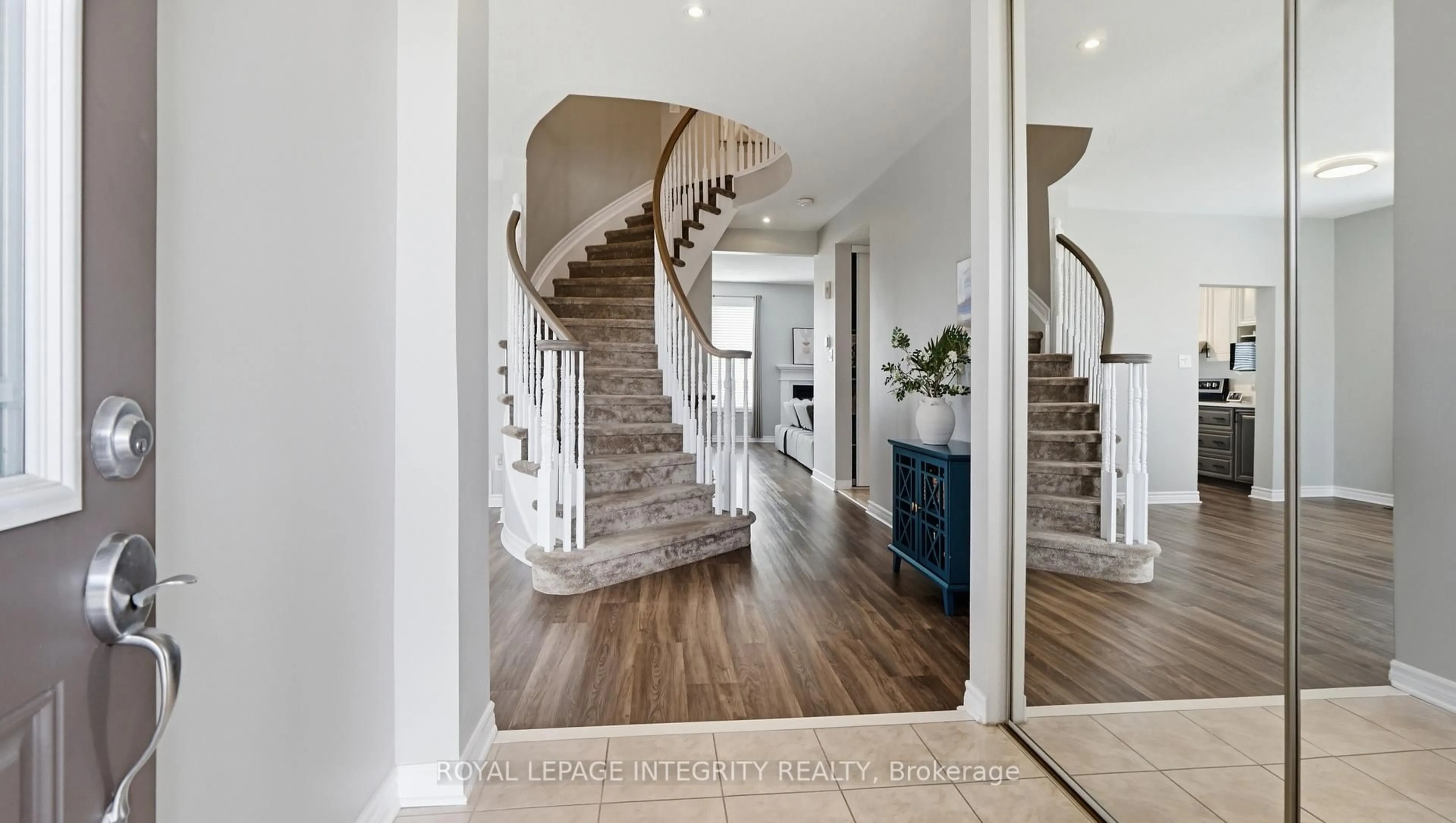 Indoor entryway for 75 Whernside Terr, Ottawa Ontario K2W 0C7