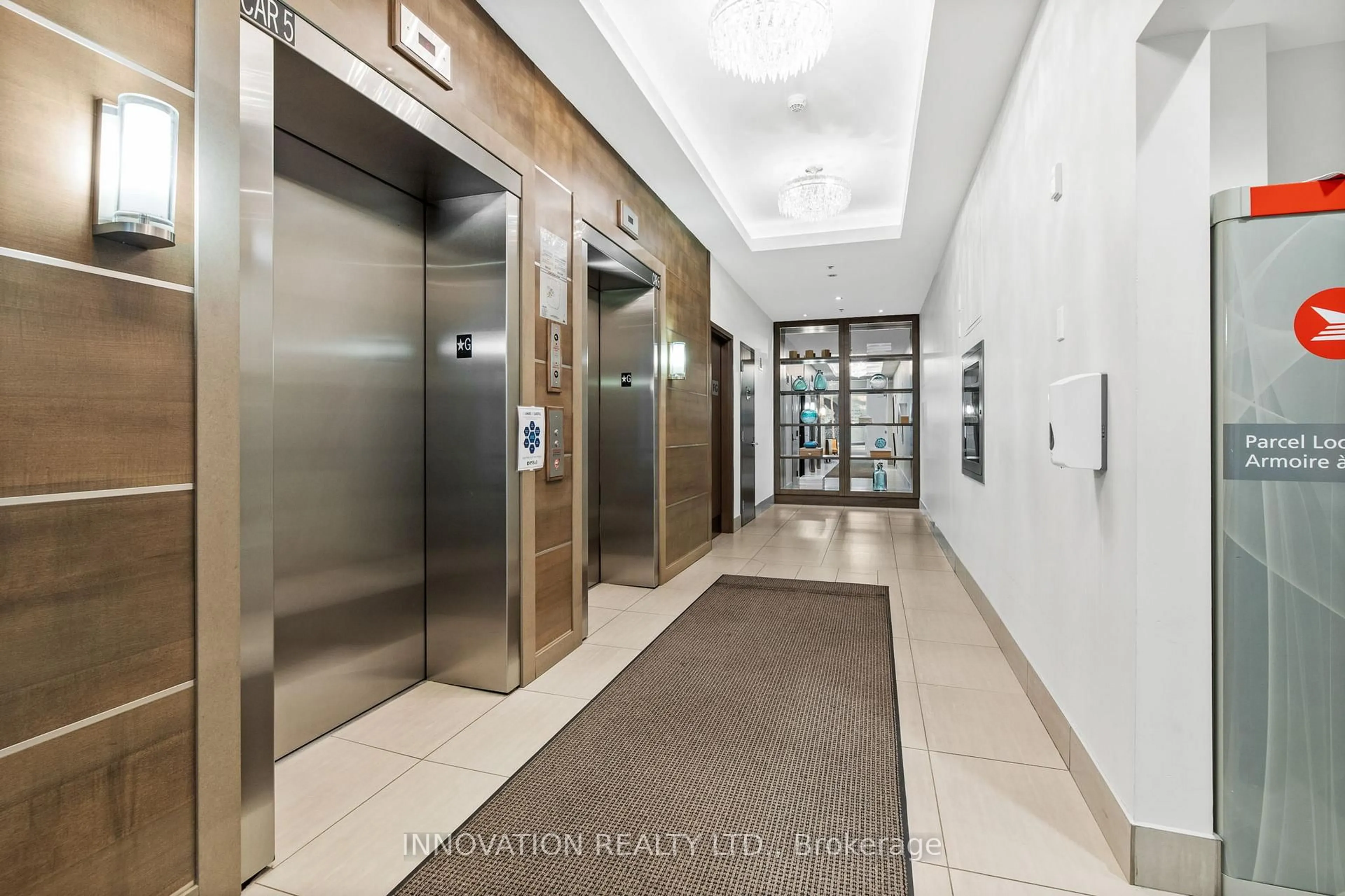 Indoor foyer for 88 Richmond Rd #807, Ottawa Ontario K1Z 0B1