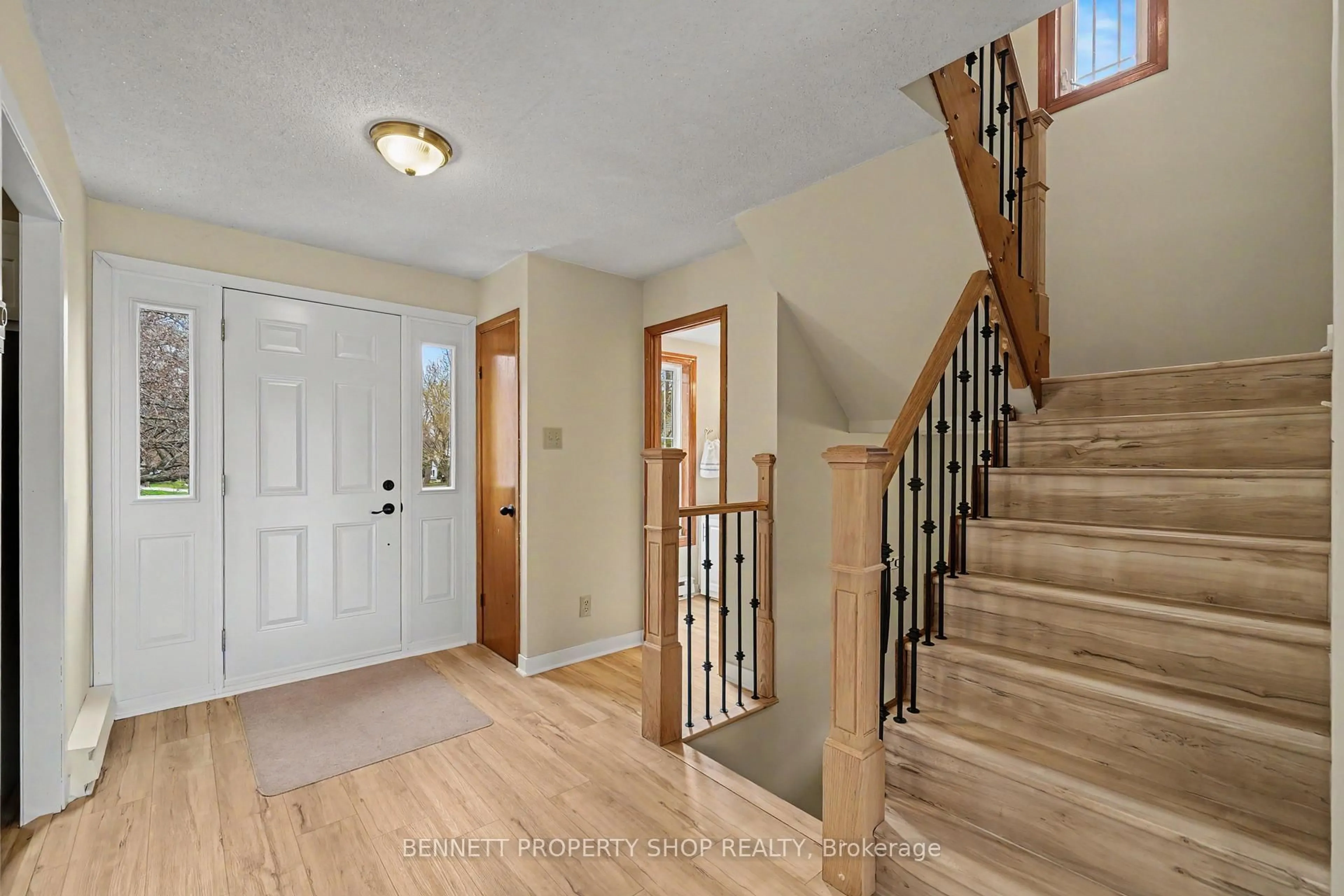Indoor entryway for 22 Poole Creek Cres, Stittsville Ontario K2S 1T6