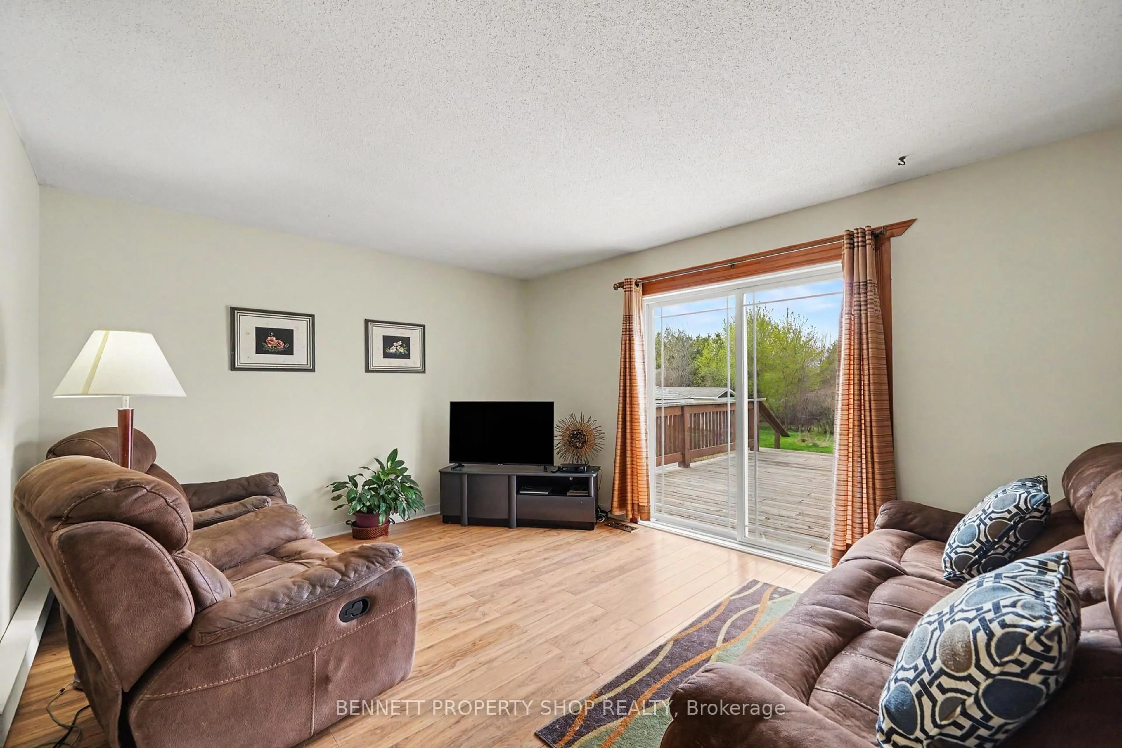 Living room with furniture, unknown for 22 Poole Creek Cres, Stittsville Ontario K2S 1T6
