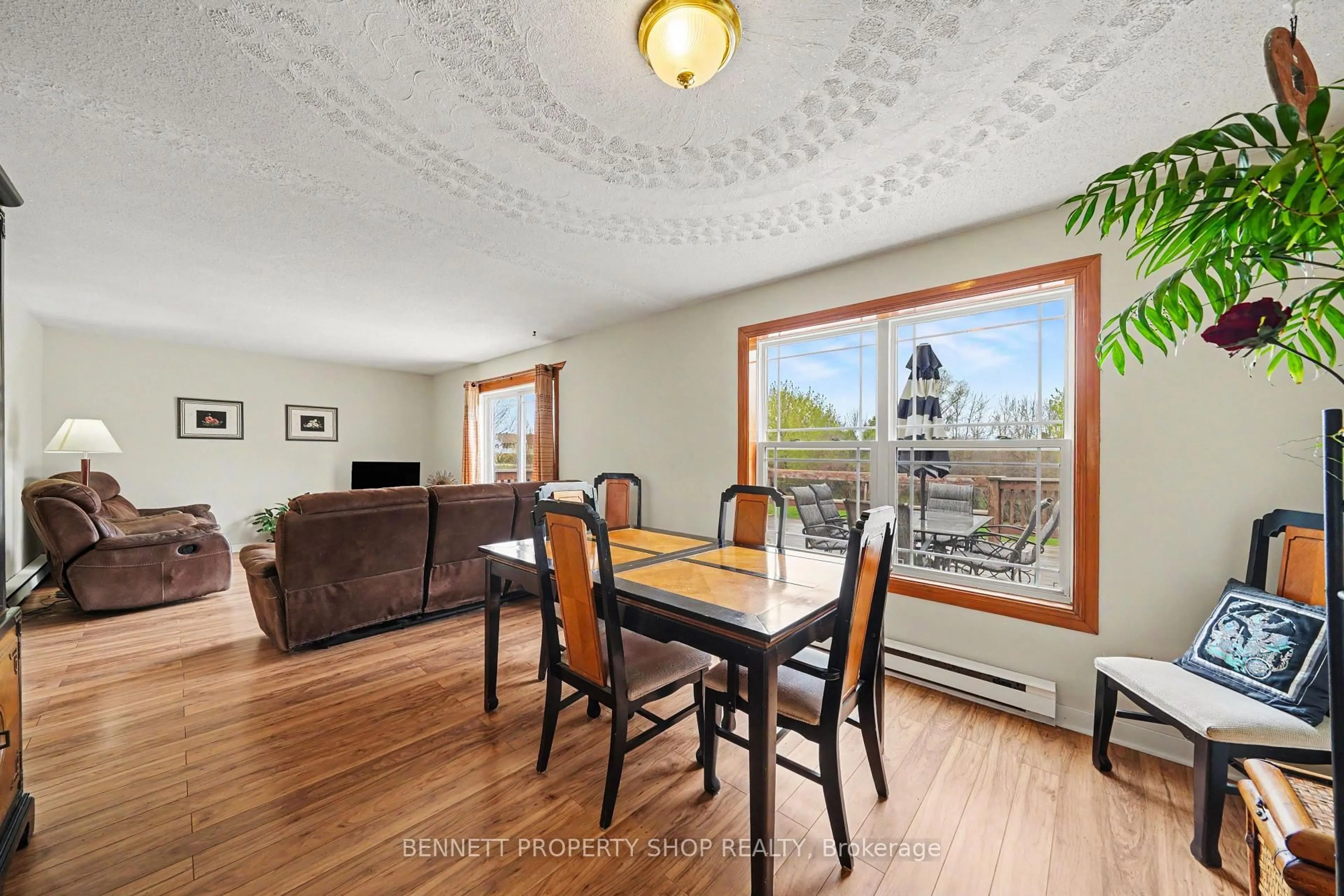 Dining room, wood/laminate floor for 22 Poole Creek Cres, Stittsville Ontario K2S 1T6