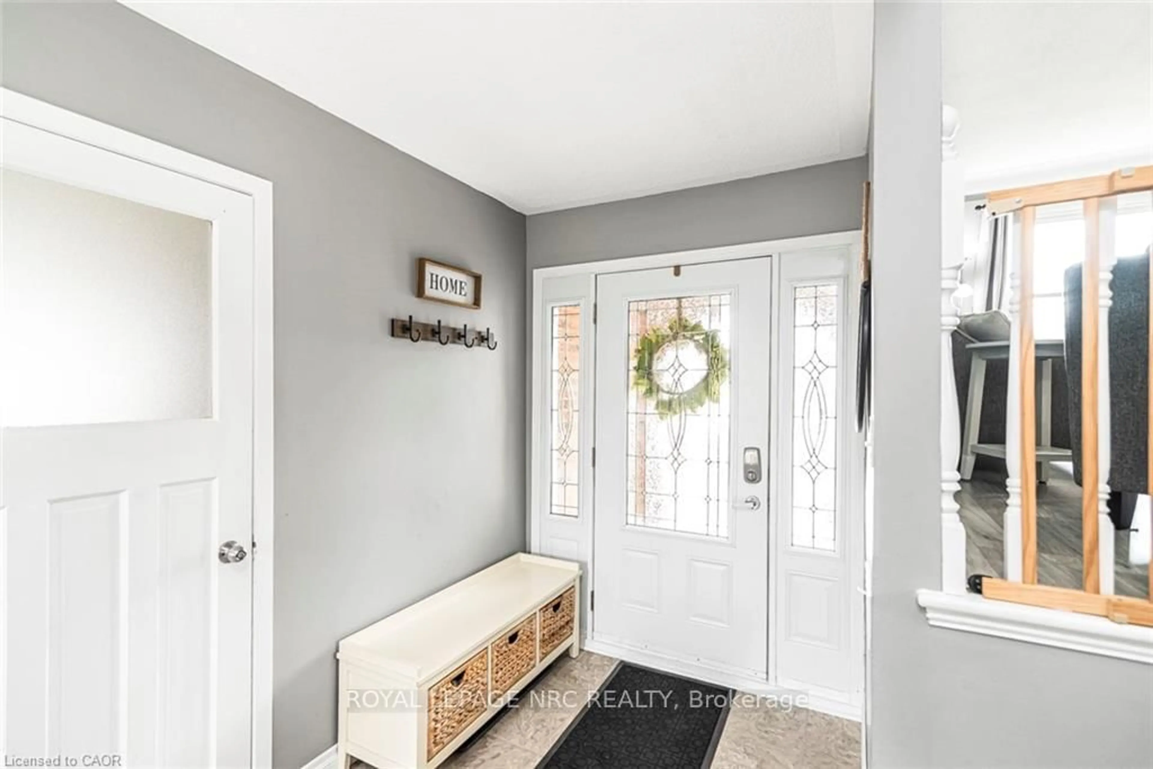 Indoor entryway for 34 Oswego Park Rd, Haldimand Ontario N1A 2W2