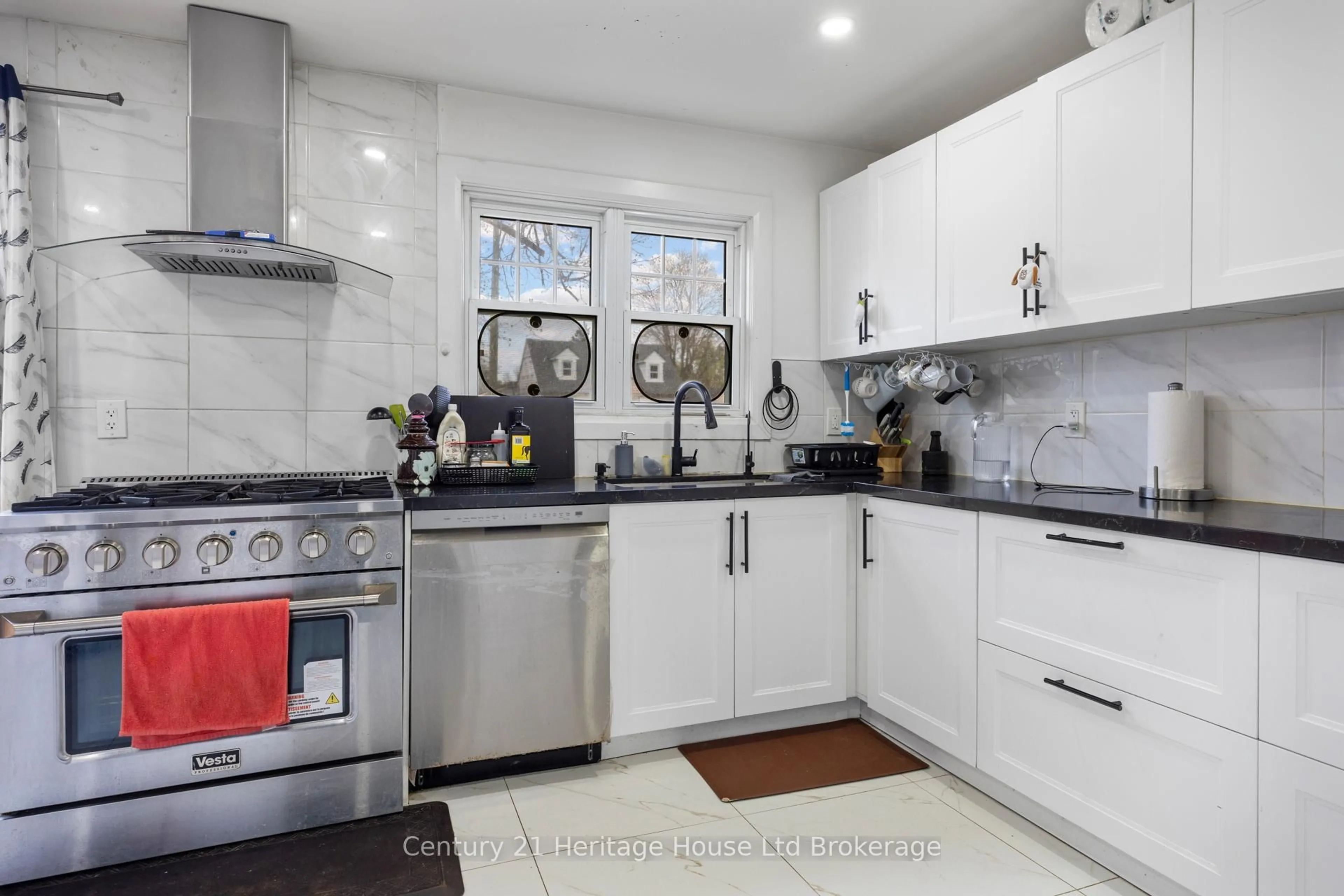 Standard kitchen, unknown for 31 Wethered St, London East Ontario N5Y 1G8