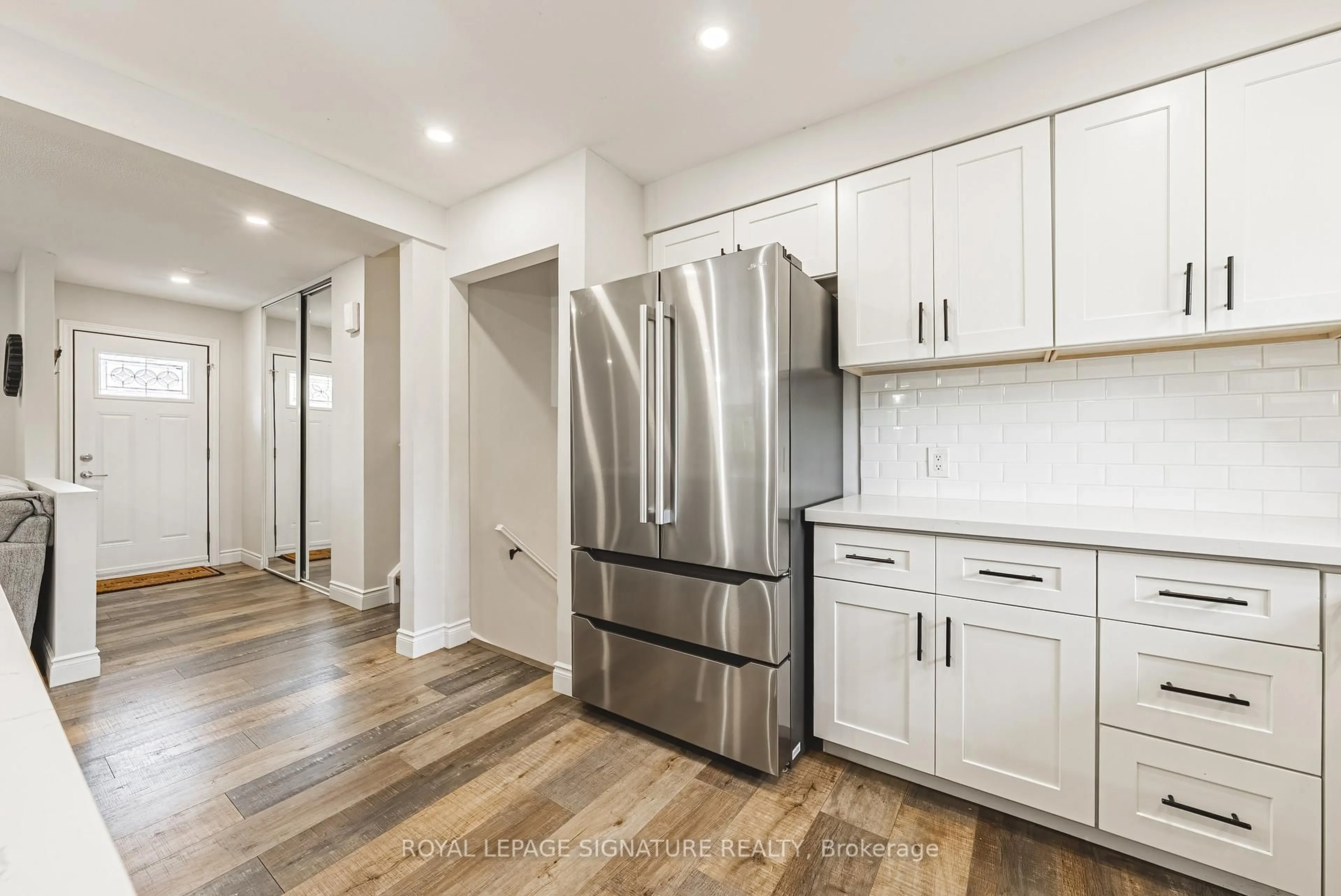Open concept kitchen, unknown for 16 Apex Crt, Hamilton Ontario L8J 1J2