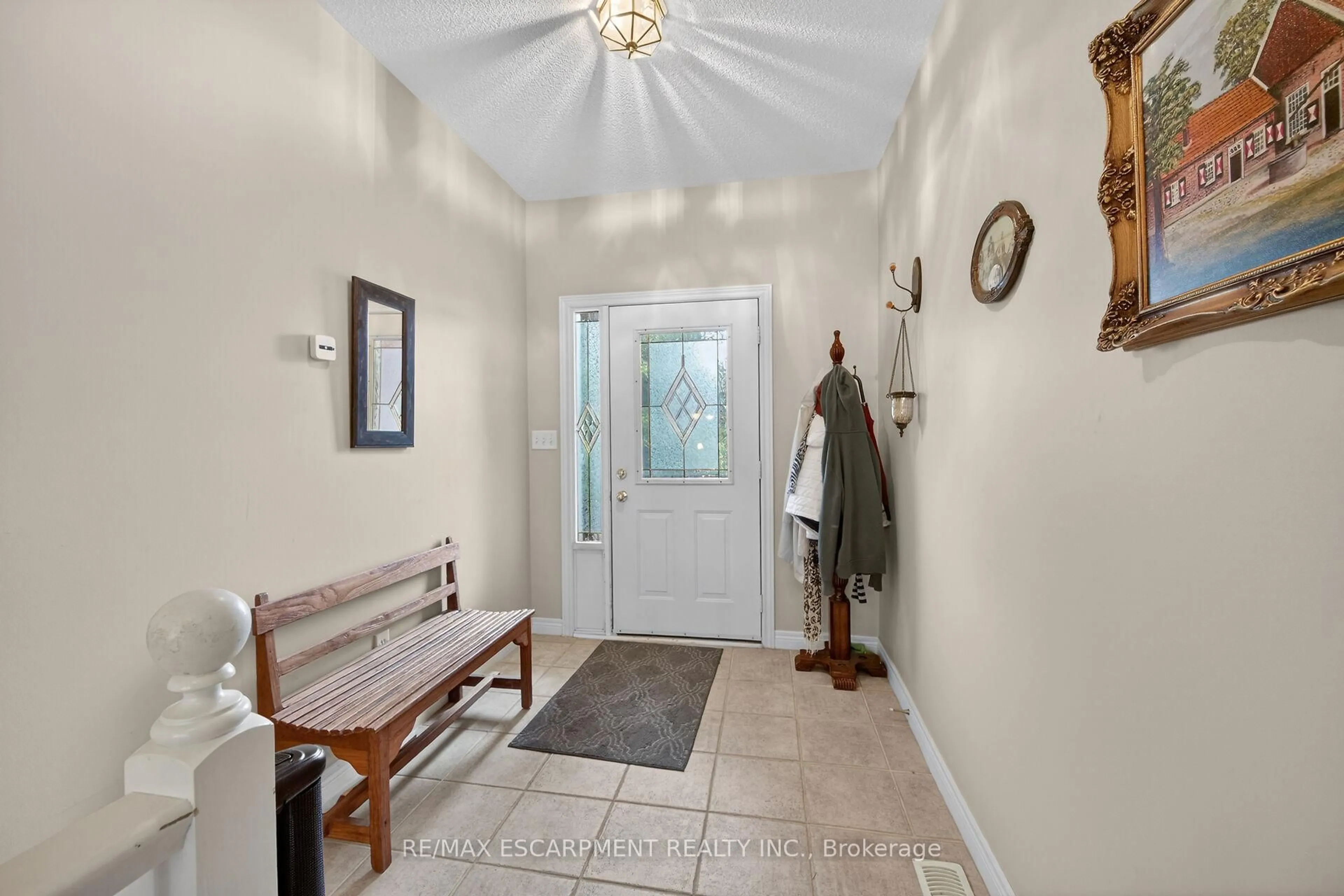 Indoor entryway for 59 Riveroaks Dr, Hamilton Ontario L0R 1W0