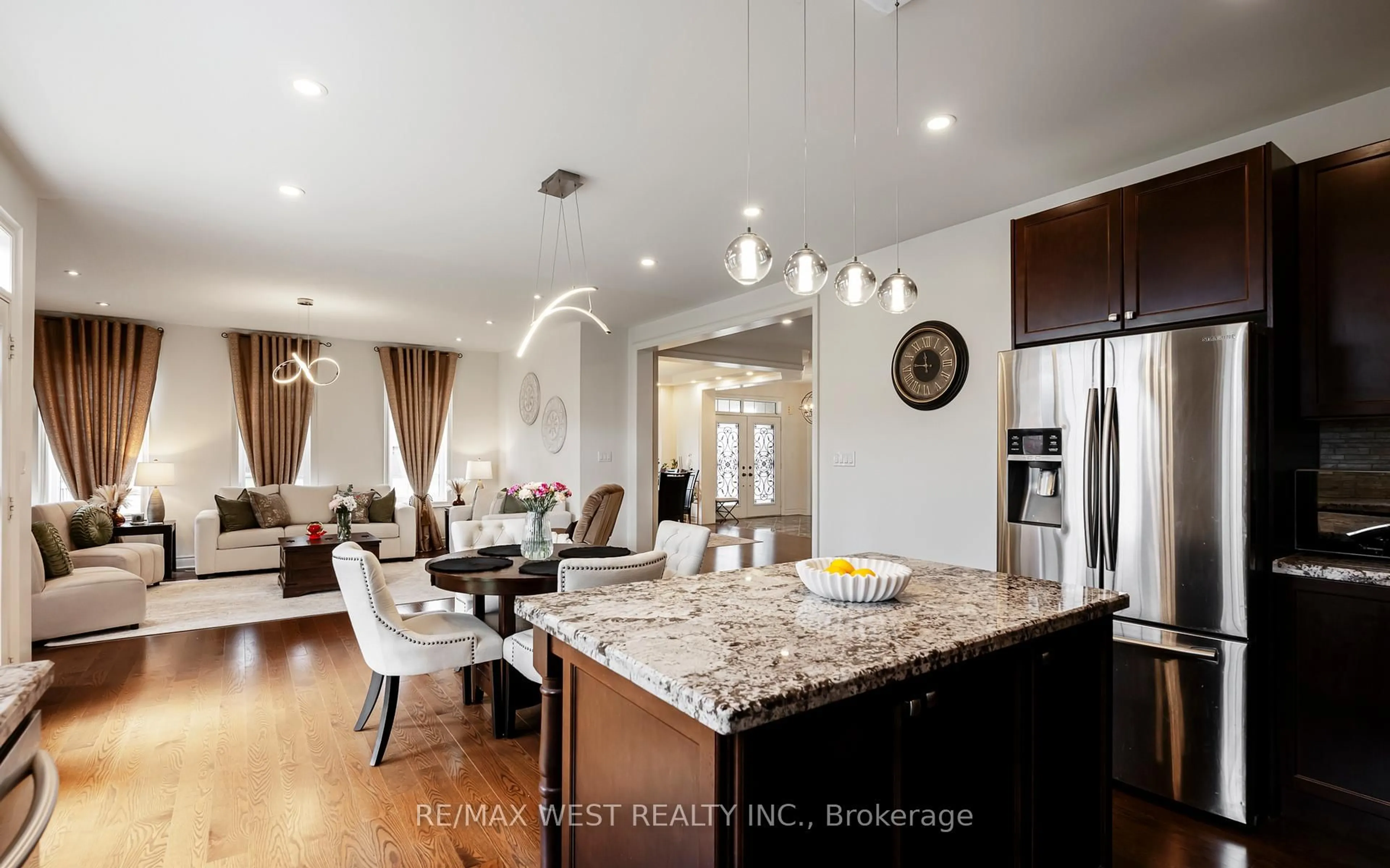 Open concept kitchen, unknown for 10 Stonegate Ave, Mono Ontario L9W 5K6