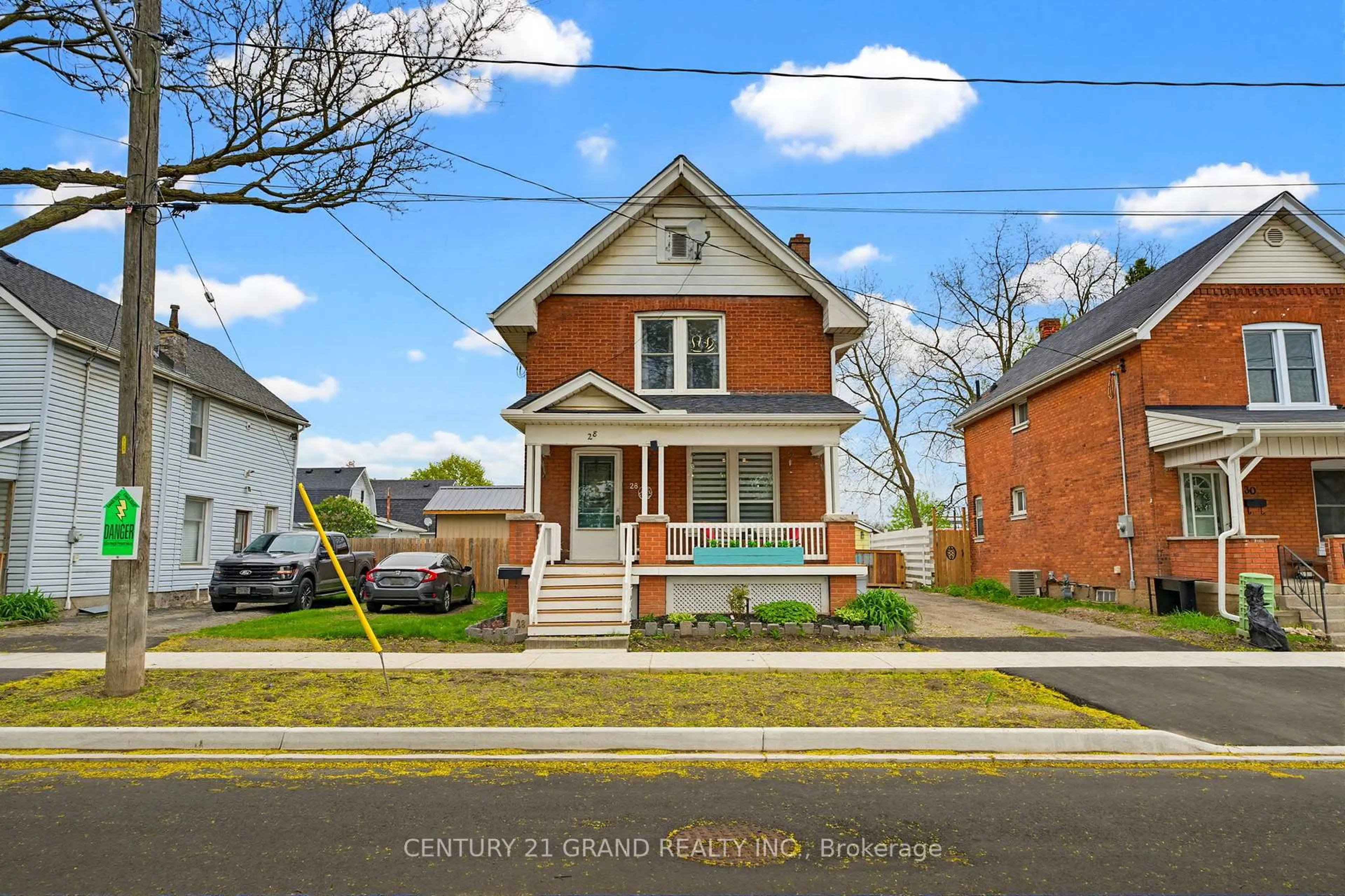 Home with brick exterior material, street for 28 Norwich St, Brantford Ontario N3T 2B9