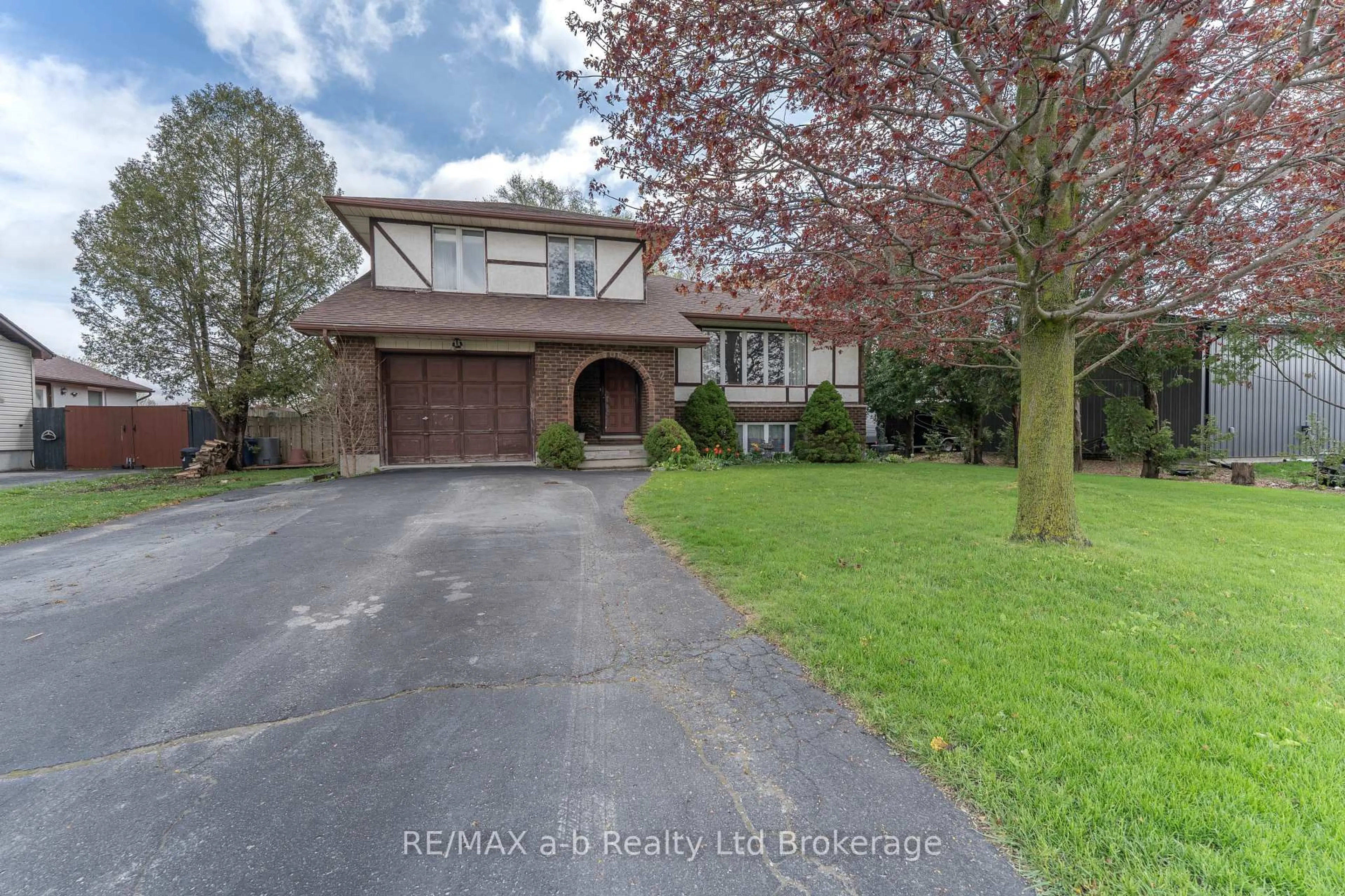 Unknown for 2 Cranberry Rd, Tillsonburg Ontario N4G 4Y9