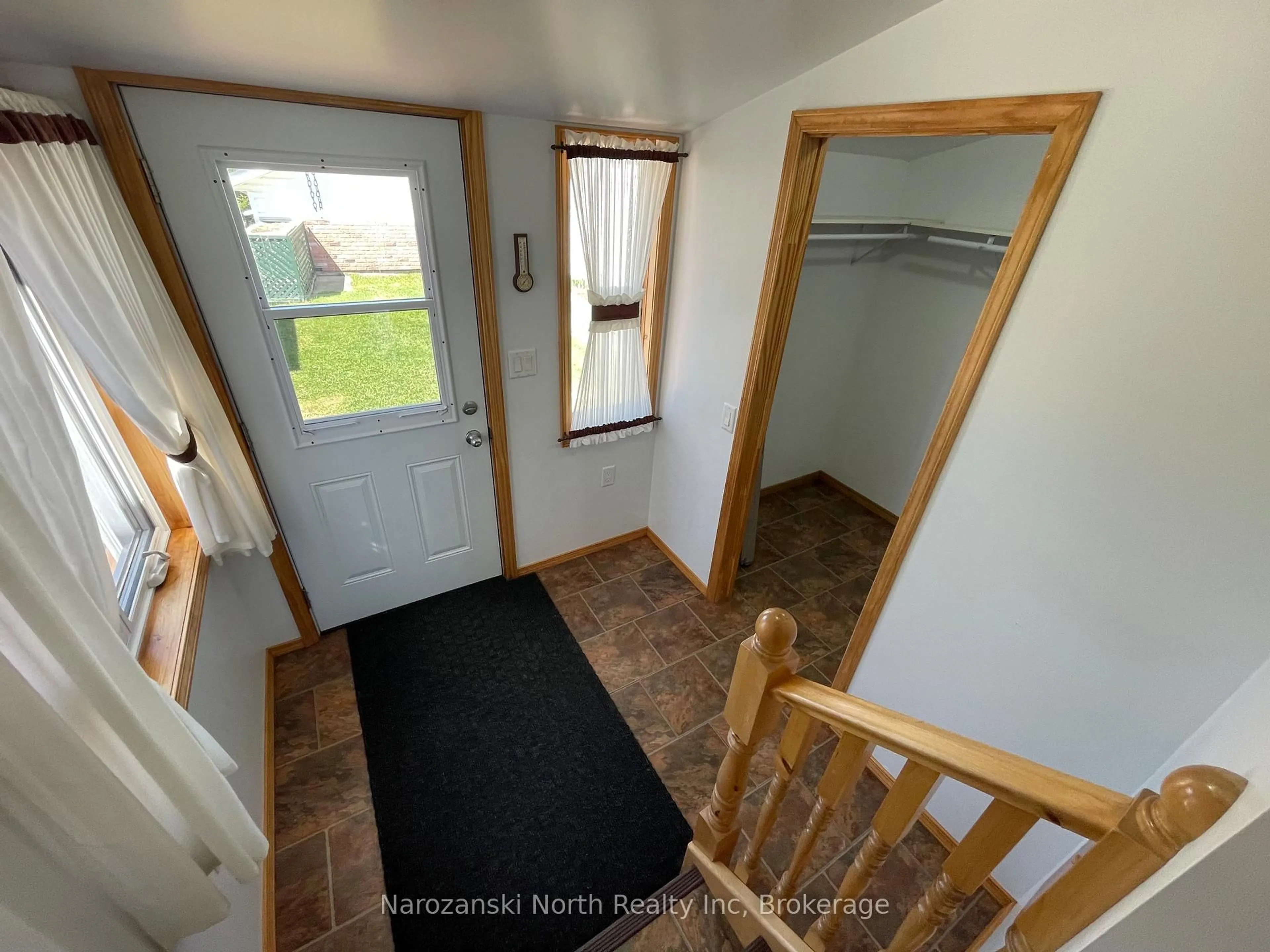 Indoor entryway for 15 Monetville Rd, French River Ontario P0M 2K0