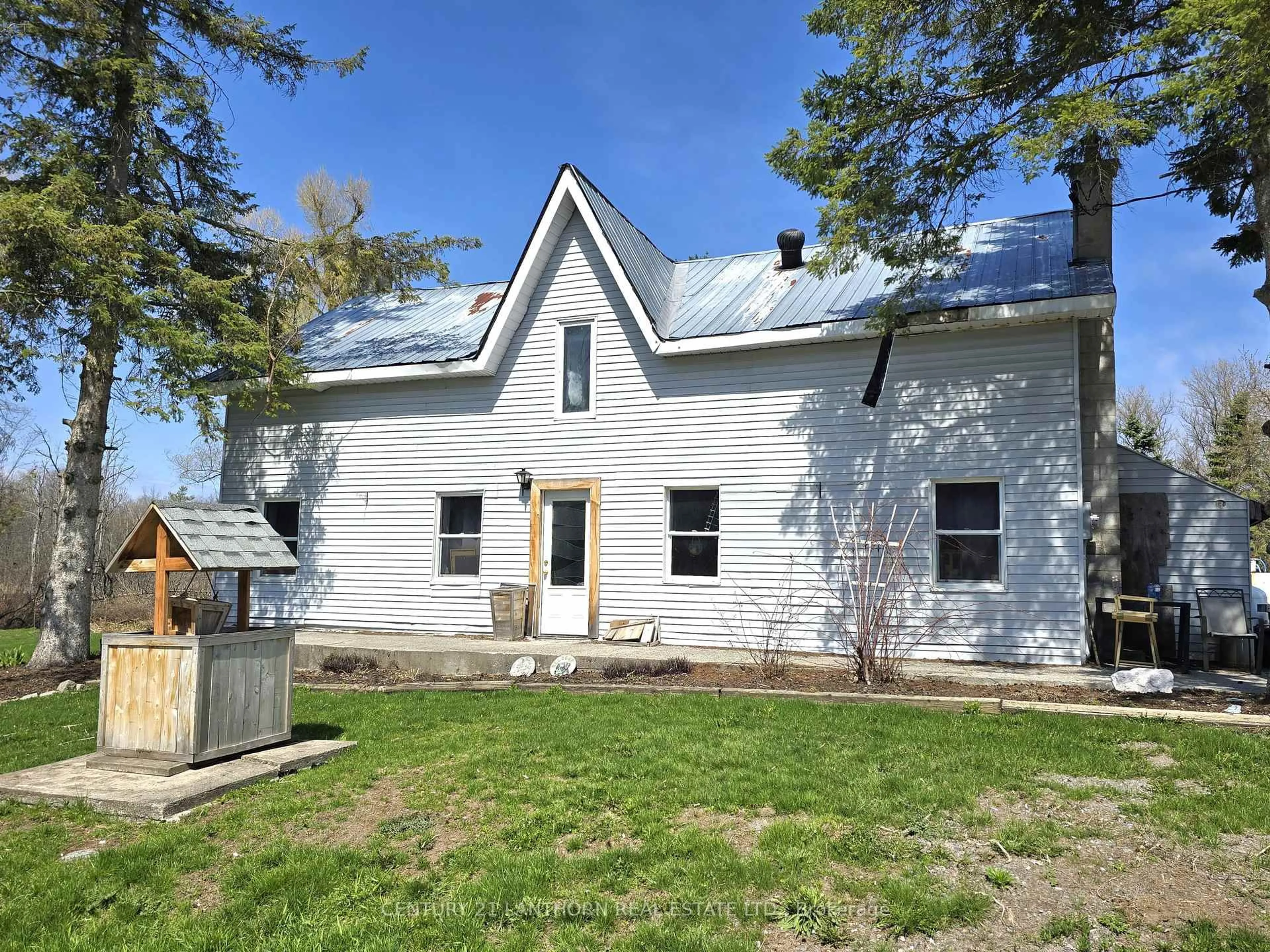 A pic from outside/outdoor area/front of a property/back of a property/a pic from drone, building for 476 Smith Rd, Quinte West Ontario K0K 2B0