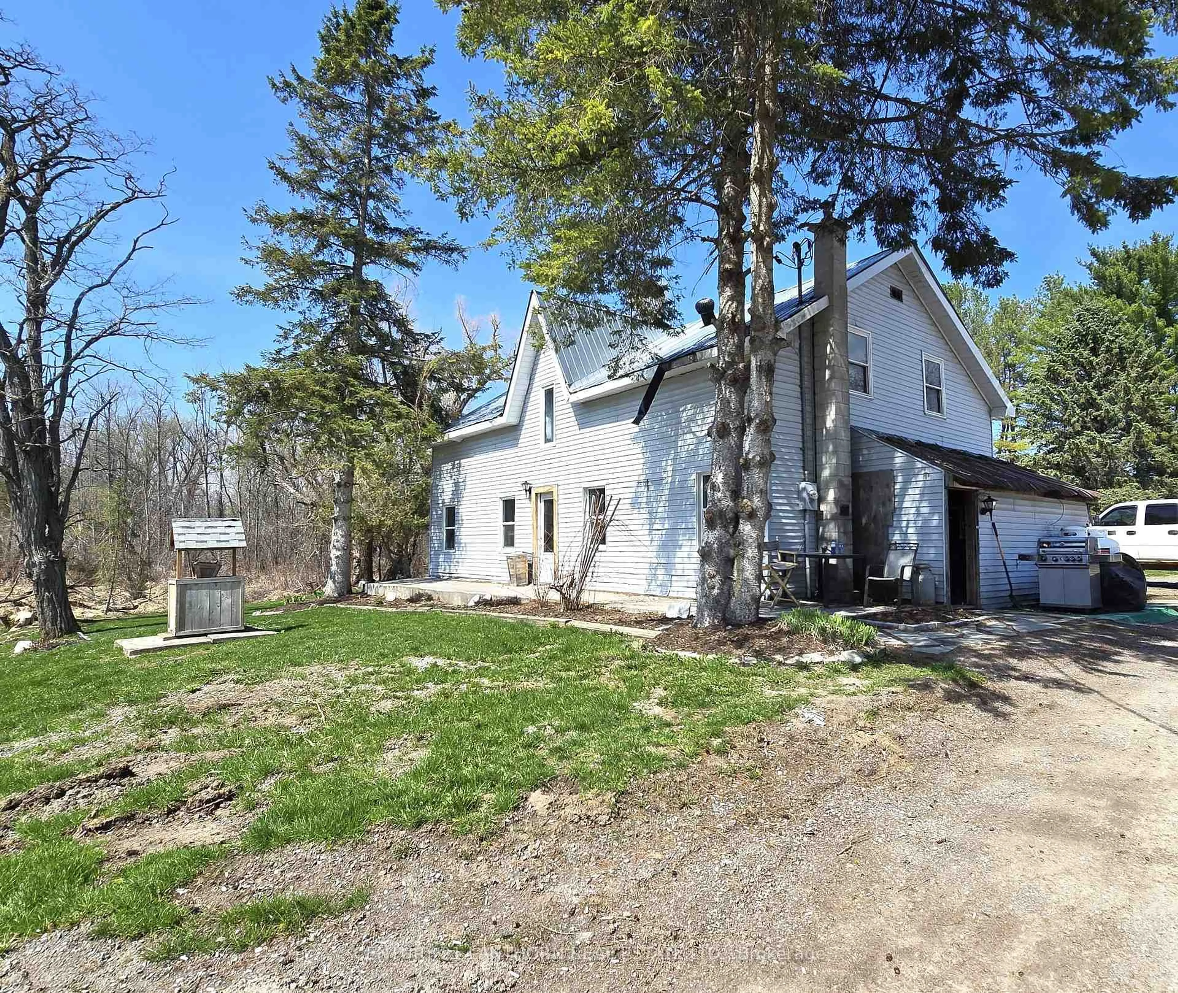 A pic from outside/outdoor area/front of a property/back of a property/a pic from drone, street for 476 Smith Rd, Quinte West Ontario K0K 2B0